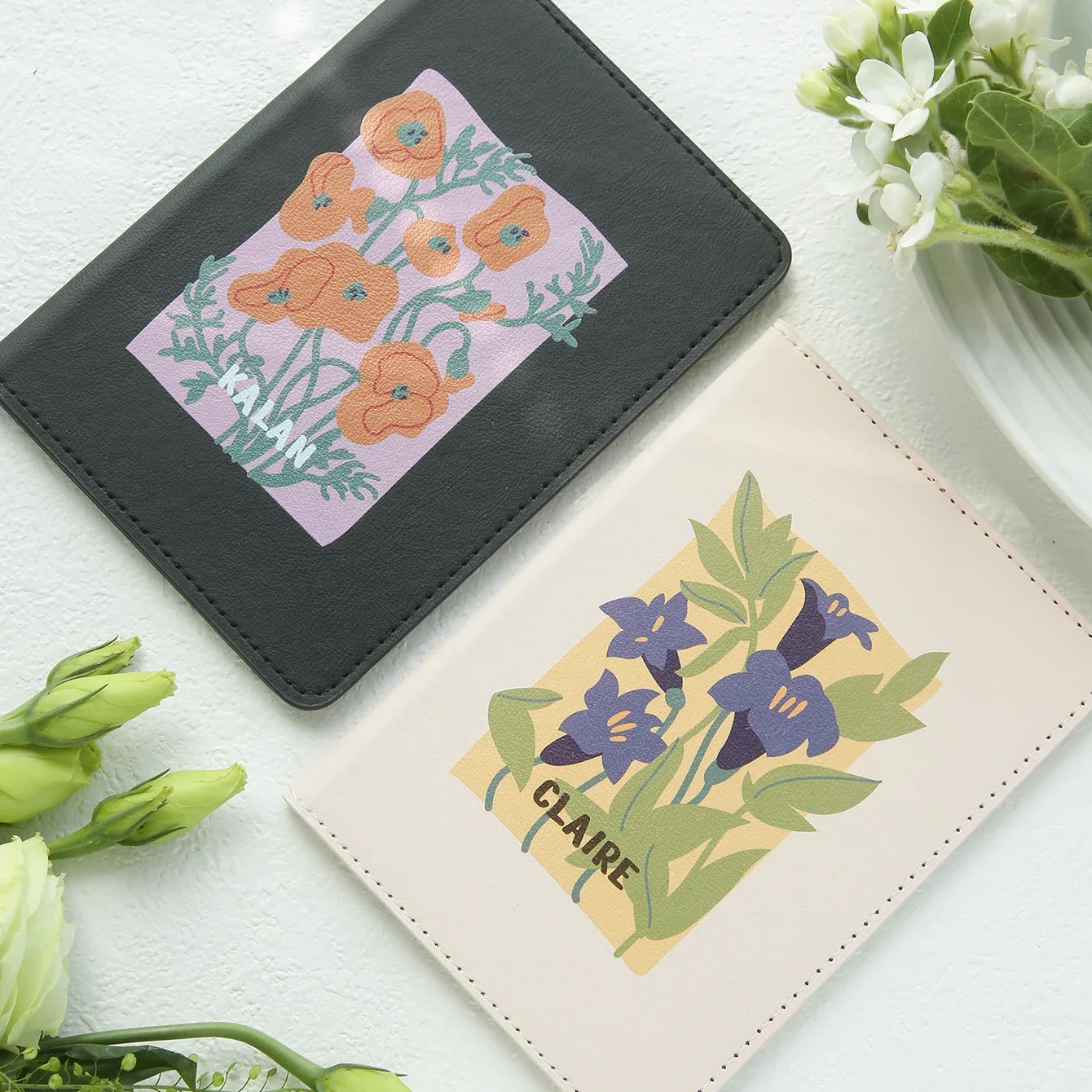 1PCS Customized Name Passport Cover with Floral Patterns Personalized Chic Passport Holder Customized Document Card Holder Gift
1PCS Customized Name Passport Cover with Floral Patterns Personalized Chic Passport Holder Customized Document Card Holder Gift