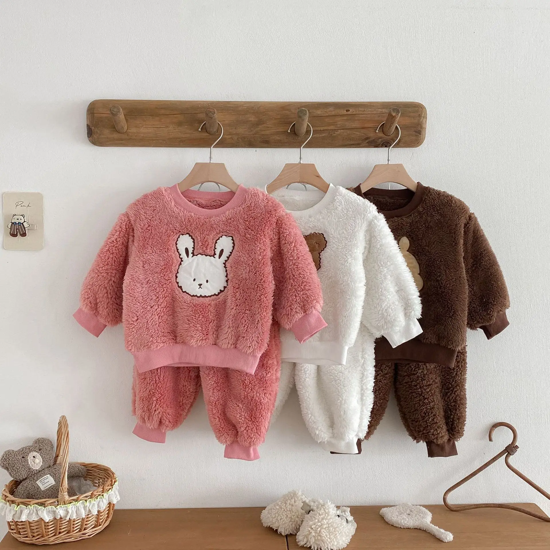 2025 Winter New Children Warm Home Clothes Set Boys Girls Cute Cartoon Bear 2pcs Suit Plus Velvet Thick Baby Pajamas Outfits
2025 Winter New Children Warm Home Clothes Set Boys Girls Cute Cartoon Bear 2pcs Suit Plus Velvet Thick Baby Pajamas Outfits