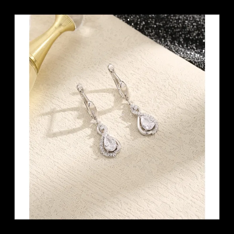 S925 Серебряные капли воды грушевидной формы с цирконием, пряжка для ушей, простые модные темпераментные высококачественные легкие роскошные новые серьги
S925 Серебряные капли воды грушевидной формы с цирконием, пряжка для ушей, простые модные темпераментные высококачественные легкие роскошные новые серьги