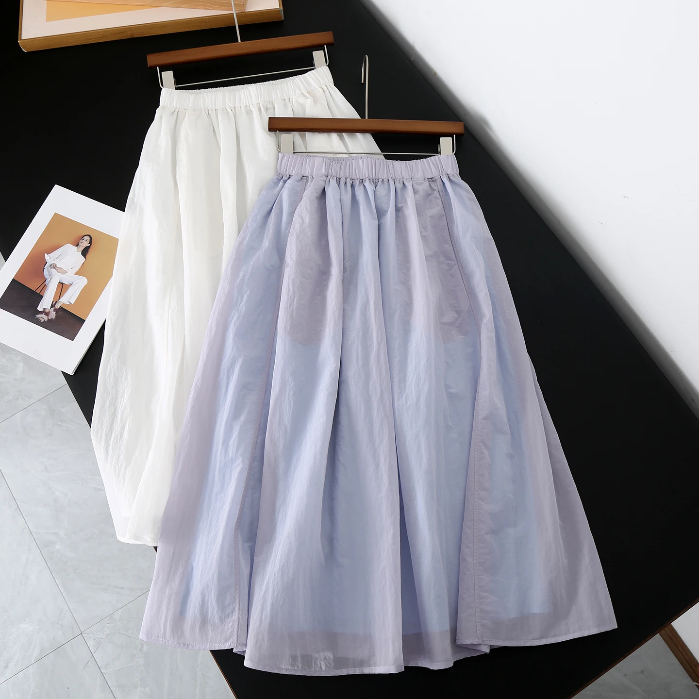 Устойчивая к воде легкая дышащая солнцезащитная юбка трапециевидной формы, повседневная женская юбка, летний сезон, дизайн с высокой талией
Устойчивая к воде легкая дышащая солнцезащитная юбка трапециевидной формы, повседневная женская юбка, летний сезон, дизайн с высокой талией