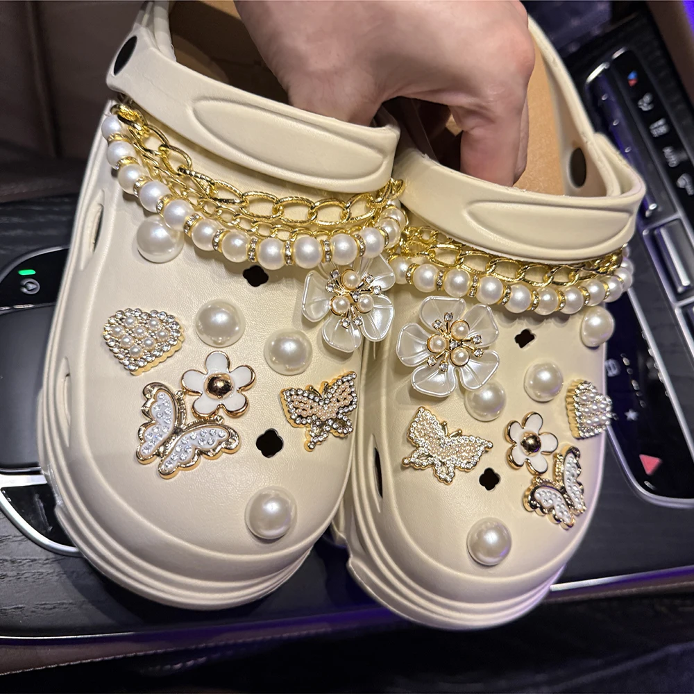 20pcs/set Fashion Shoe Charms Shoe Jewelry Set Diamond Butterfly Pearl Flower Detachable Chain Buckle Creative Shoe Decoration
20pcs/set Fashion Shoe Charms Shoe Jewelry Set Diamond Butterfly Pearl Flower Detachable Chain Buckle Creative Shoe Decoration