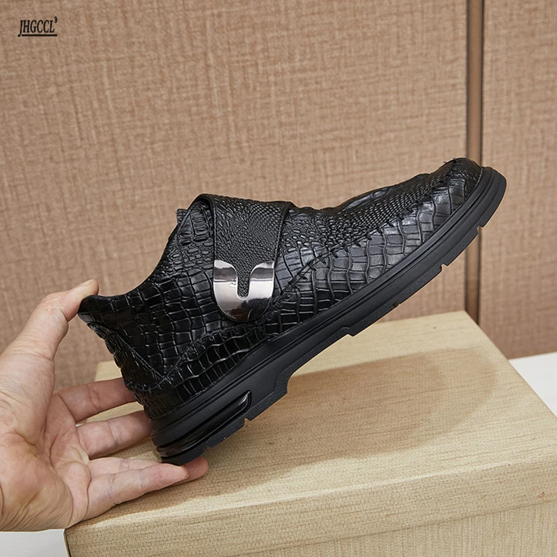 New men's casual shoes, winter warm boots, fleece genuine leather men's shoes with crocodile pattern A20
New men's casual shoes, winter warm boots, fleece genuine leather men's shoes with crocodile pattern A20