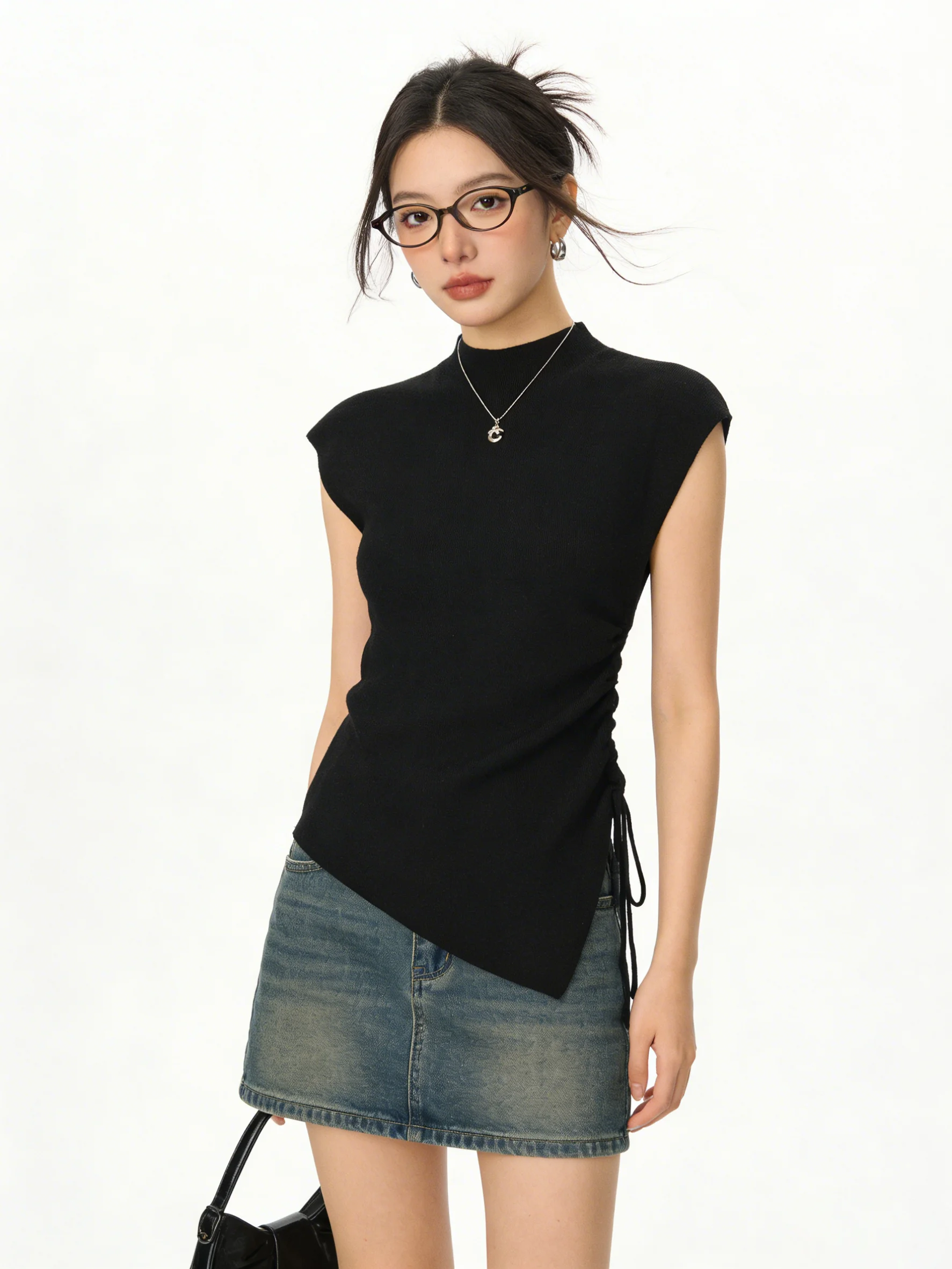 Retro Korean Style Drawstring Slim Fit Sleeveless Knitted Top for Women in Black Color Hooded Casual Wear to Work
Retro Korean Style Drawstring Slim Fit Sleeveless Knitted Top for Women in Black Color Hooded Casual Wear to Work