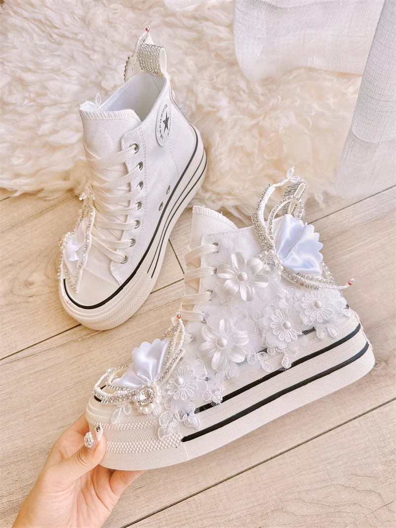 Women Thick Bottom Lace Up Canvas Sweet Lace Flower Nail Beads Crystal White Sports Shoes Lady Wedding Party Platform Shoes
Women Thick Bottom Lace Up Canvas Sweet Lace Flower Nail Beads Crystal White Sports Shoes Lady Wedding Party Platform Shoes