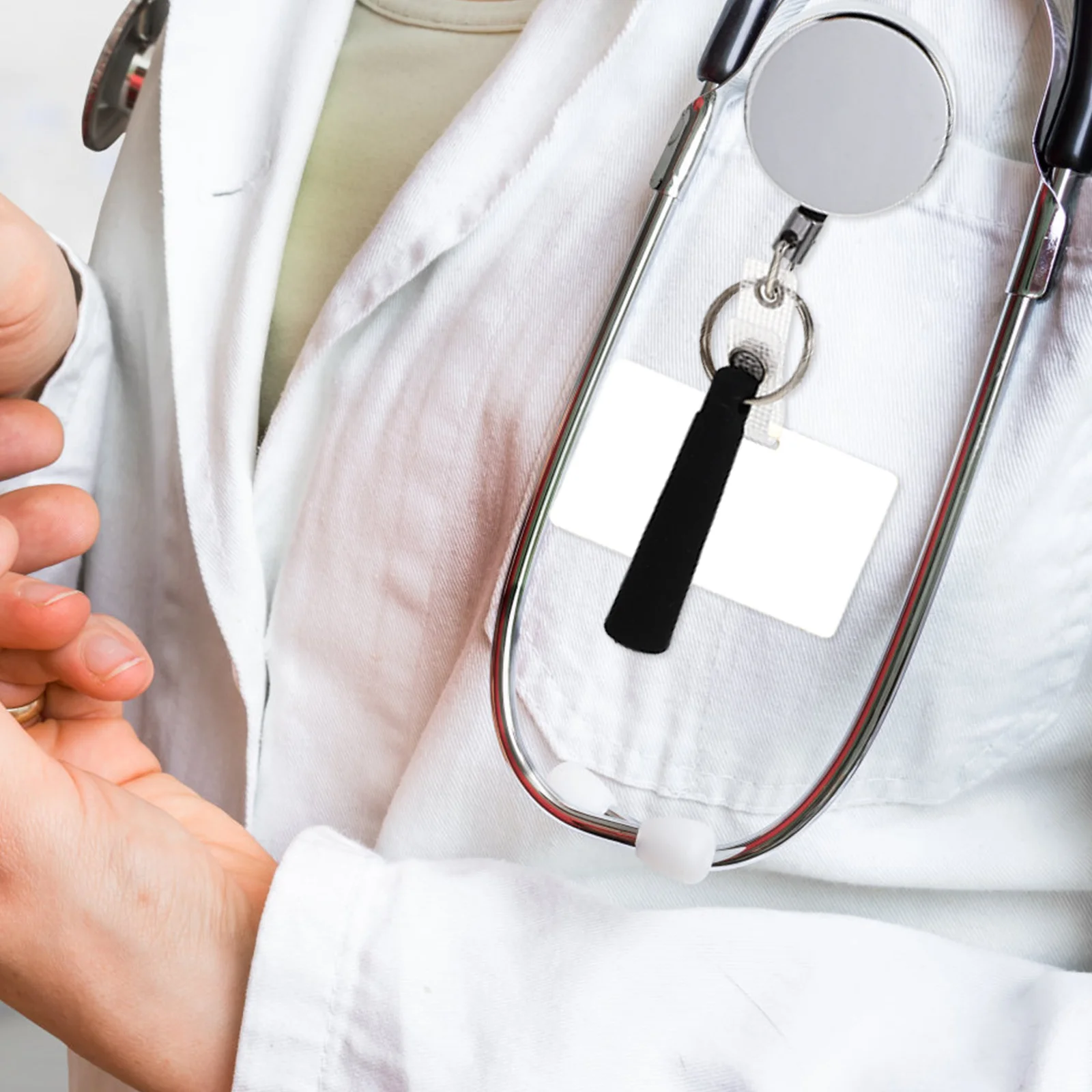 1Pcs Retractable Id Badge Clip Silicone Key Holder Buckle for Id Cards Name Tags Trade Shows Schools Business Events Compact
1Pcs Retractable Id Badge Clip Silicone Key Holder Buckle for Id Cards Name Tags Trade Shows Schools Business Events Compact