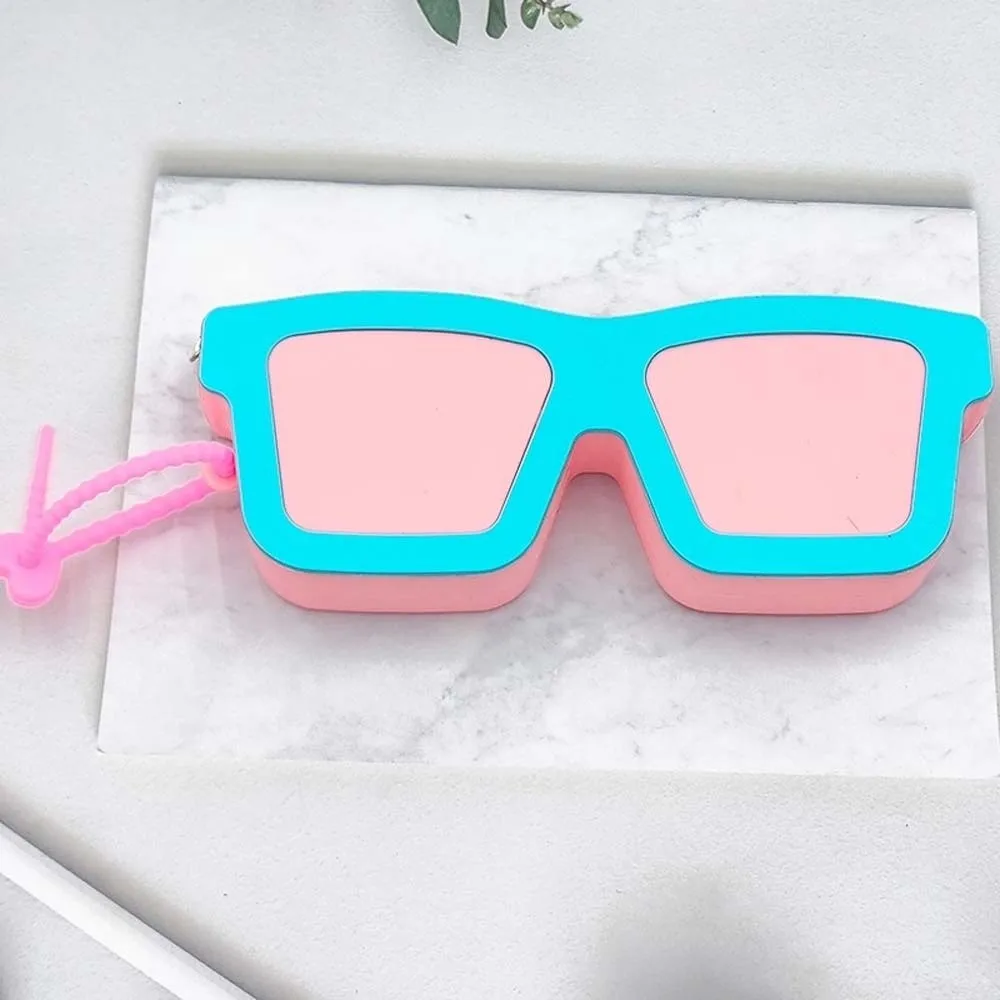 Vibrant Color Sunglasses Shaped Case Food Grade Shockproof Shell Silicone Glasses Bag Soft Texture Scratch Resistant
Vibrant Color Sunglasses Shaped Case Food Grade Shockproof Shell Silicone Glasses Bag Soft Texture Scratch Resistant
