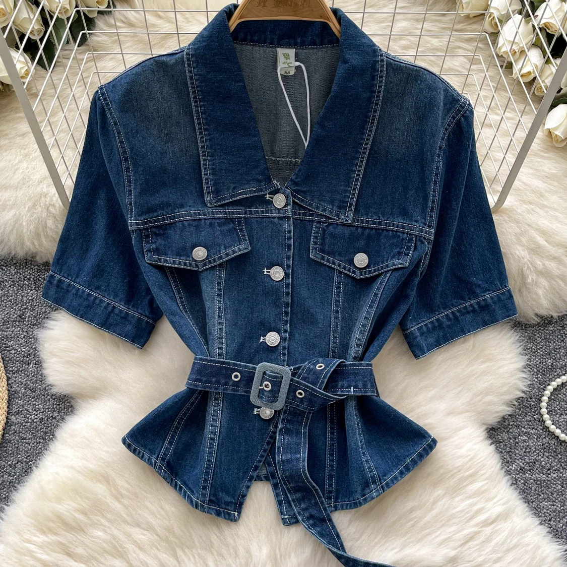 Women New Denim Short Shirt With Belt Summer Hong Kong Style Retro Waist Tight Fit Collar Short Sleeve Bright Thread Cowbody Top
Women New Denim Short Shirt With Belt Summer Hong Kong Style Retro Waist Tight Fit Collar Short Sleeve Bright Thread Cowbody Top