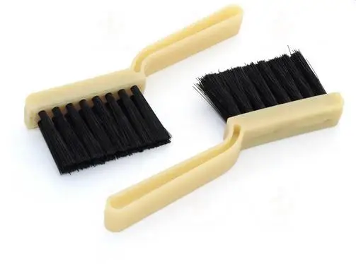 2pcs Brush Set Soft Bristle For Felt Portable Multi-Functional Billiards Accessories Table Sweeper Pool Felt Cleaner Kit
2pcs Brush Set Soft Bristle For Felt Portable Multi-Functional Billiards Accessories Table Sweeper Pool Felt Cleaner Kit