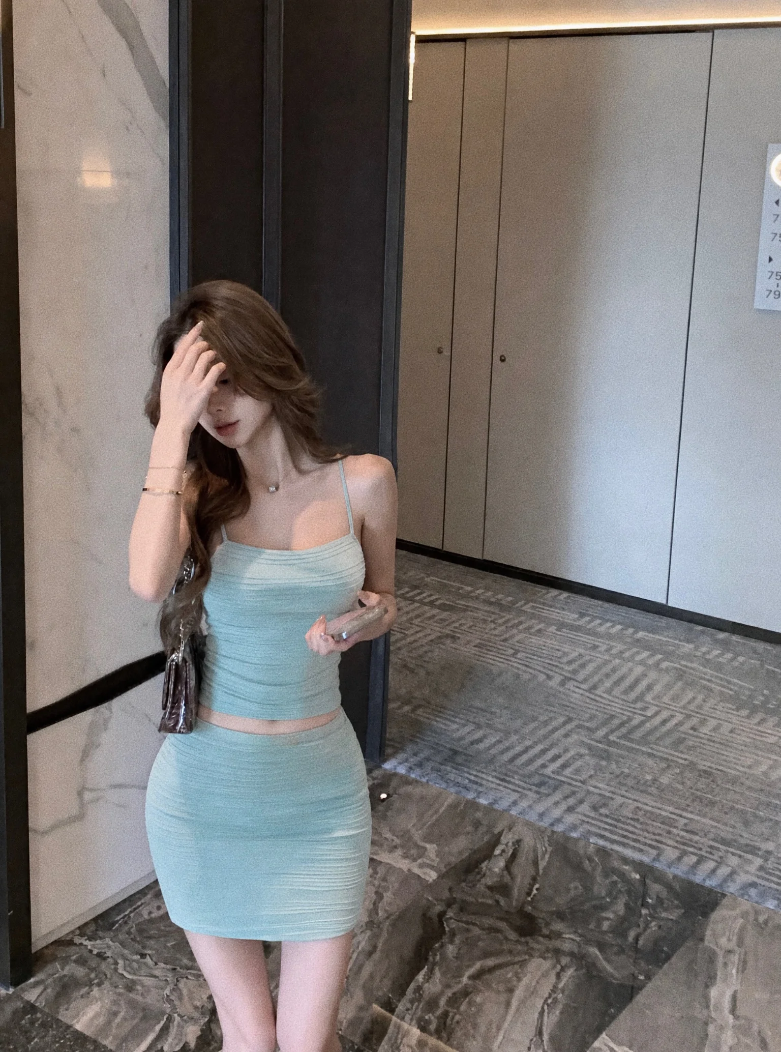 Kumikumi Pure Desire Color Pleated Vest Strap Women's Summer Slimming Bodycon Skirt Halter Two-Piece Set High Waist
Kumikumi Pure Desire Color Pleated Vest Strap Women's Summer Slimming Bodycon Skirt Halter Two-Piece Set High Waist