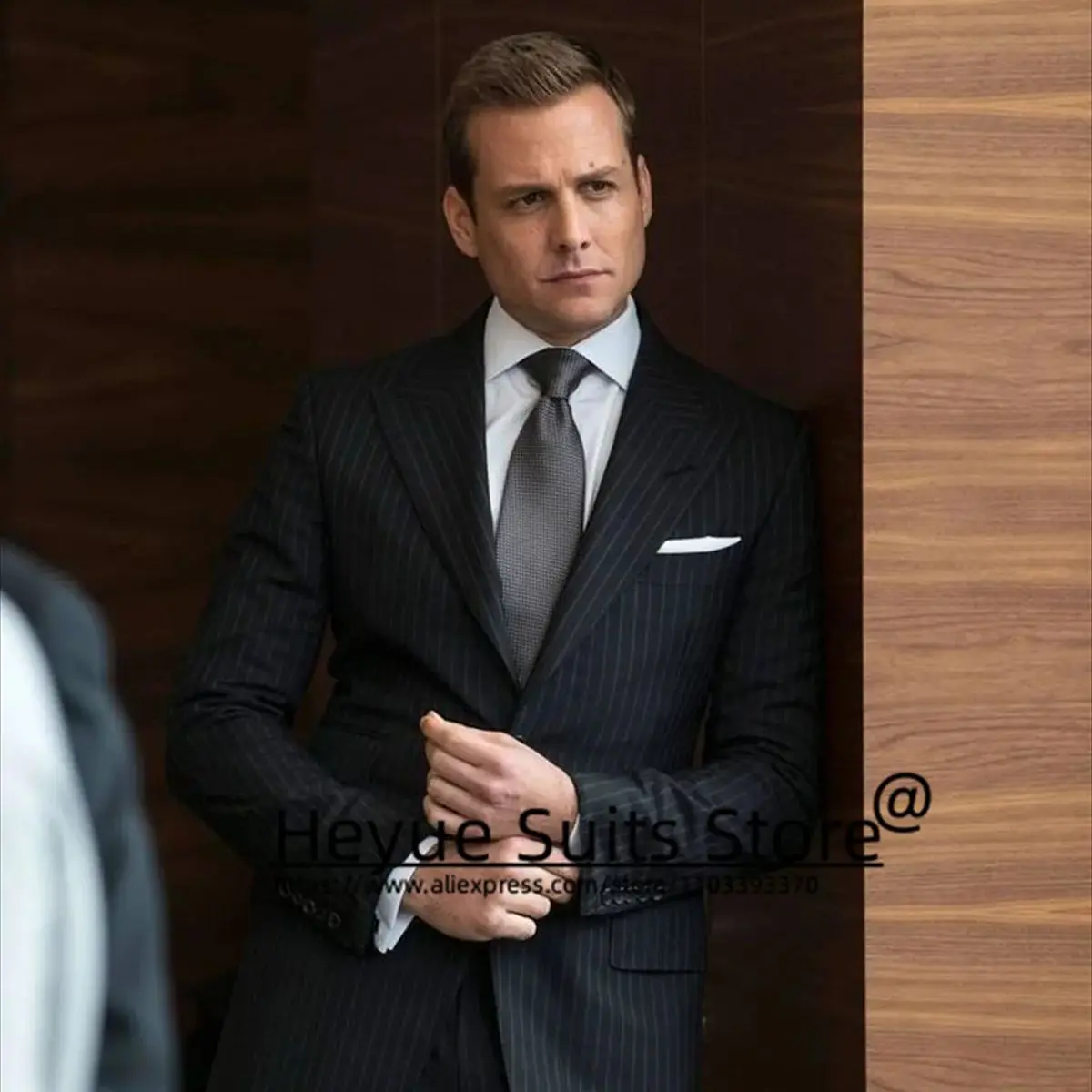 Business Pinstripe Black Men Suits Slim Fit Peak Lapel Formal Conference Gentleman 2 Pieces Sets Trajes Elegante Para Hombres
Business Pinstripe Black Men Suits Slim Fit Peak Lapel Formal Conference Gentleman 2 Pieces Sets Trajes Elegante Para Hombres
