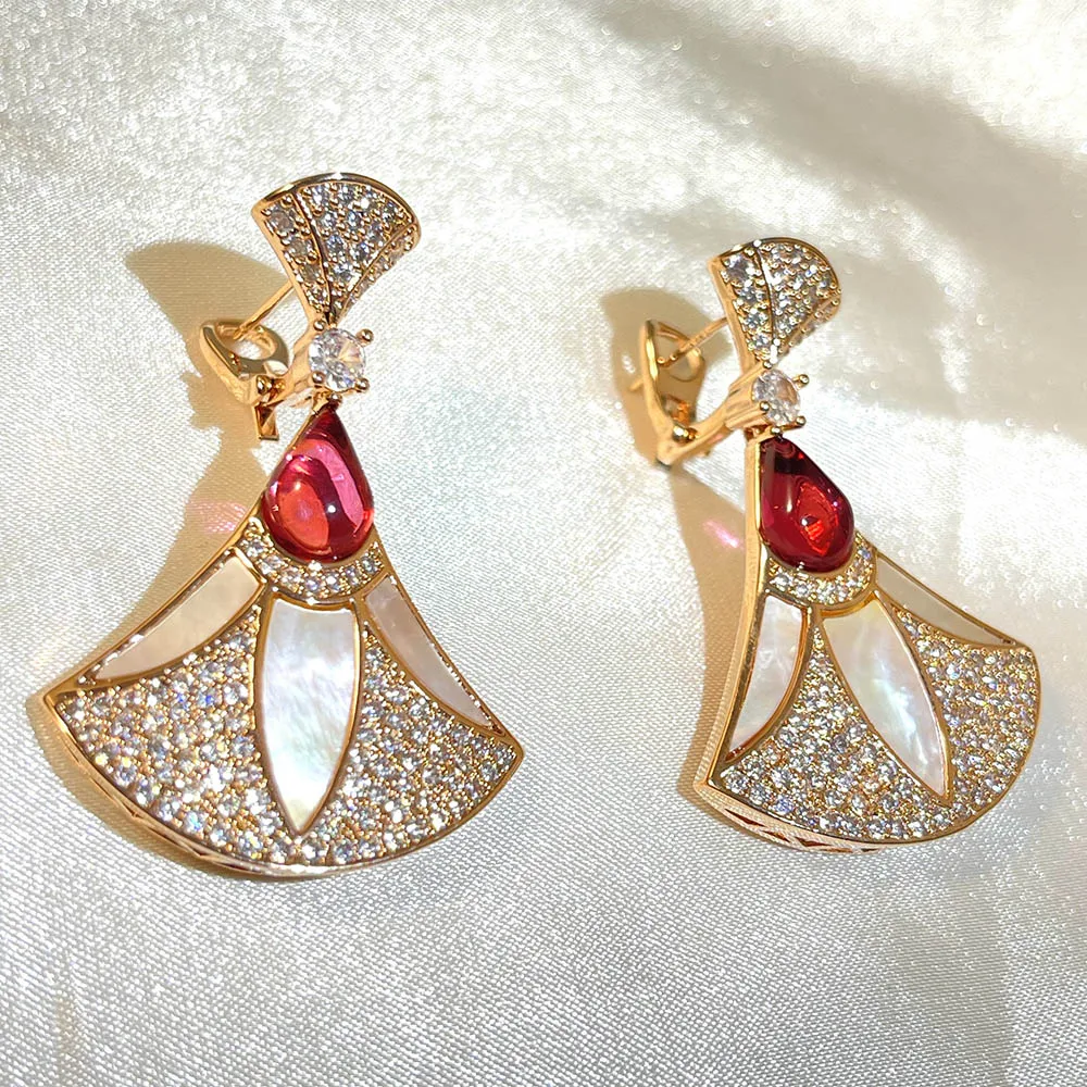 European and American style skirt earrings inlaid with zircon mother of pearl material, luxurious women's accessories
European and American style skirt earrings inlaid with zircon mother of pearl material, luxurious women's accessories
