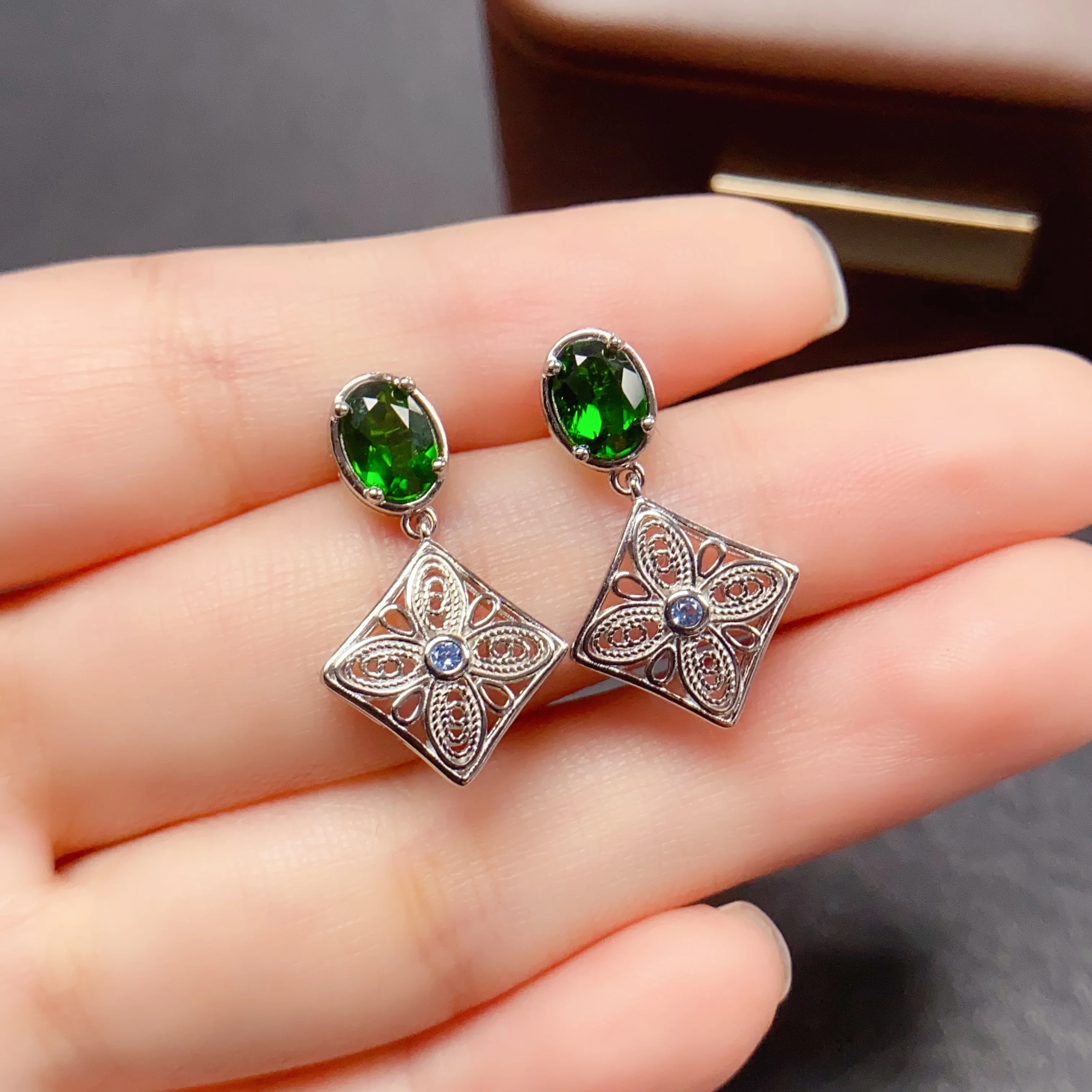 FS 5*7mm Natural Diopside S925 Sterling Silver Earrings With Certificate Fine Fashion Charm Wedding Jewelry For Women
FS 5*7mm Natural Diopside S925 Sterling Silver Earrings With Certificate Fine Fashion Charm Wedding Jewelry For Women