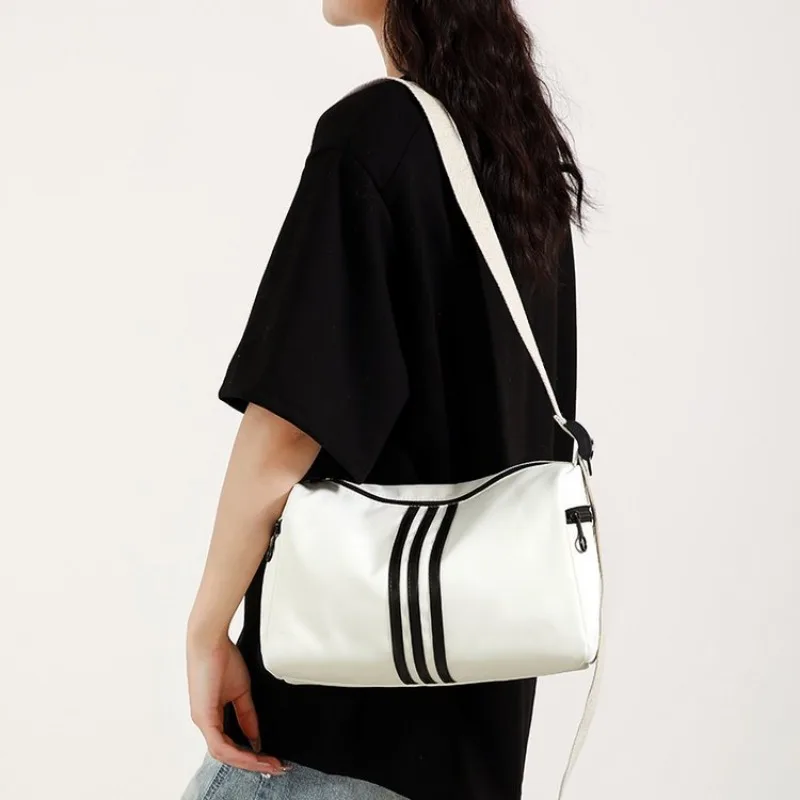 1 шт., унисекс, корейский стиль, полосатая сумка на плечо, спортивная сумка через плечо, многофункциональная повседневная сумка
1 шт., унисекс, корейский стиль, полосатая сумка на плечо, спортивная сумка через плечо, многофункциональная повседневная сумка