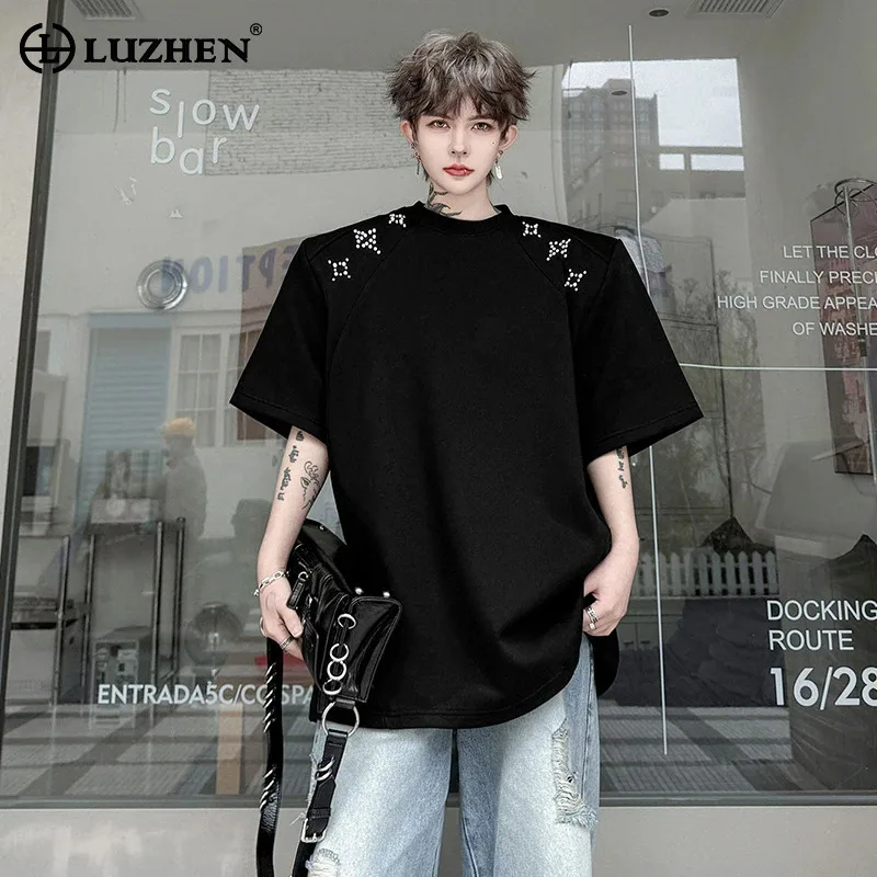 LUZHEN 2026 Summer Pearl Patchwork Pattern Decorate Short Sleeve T-shirts Men's Fashion Handsome Street Shoulder Pad Tops JY6363
LUZHEN 2026 Summer Pearl Patchwork Pattern Decorate Short Sleeve T-shirts Men's Fashion Handsome Street Shoulder Pad Tops JY6363