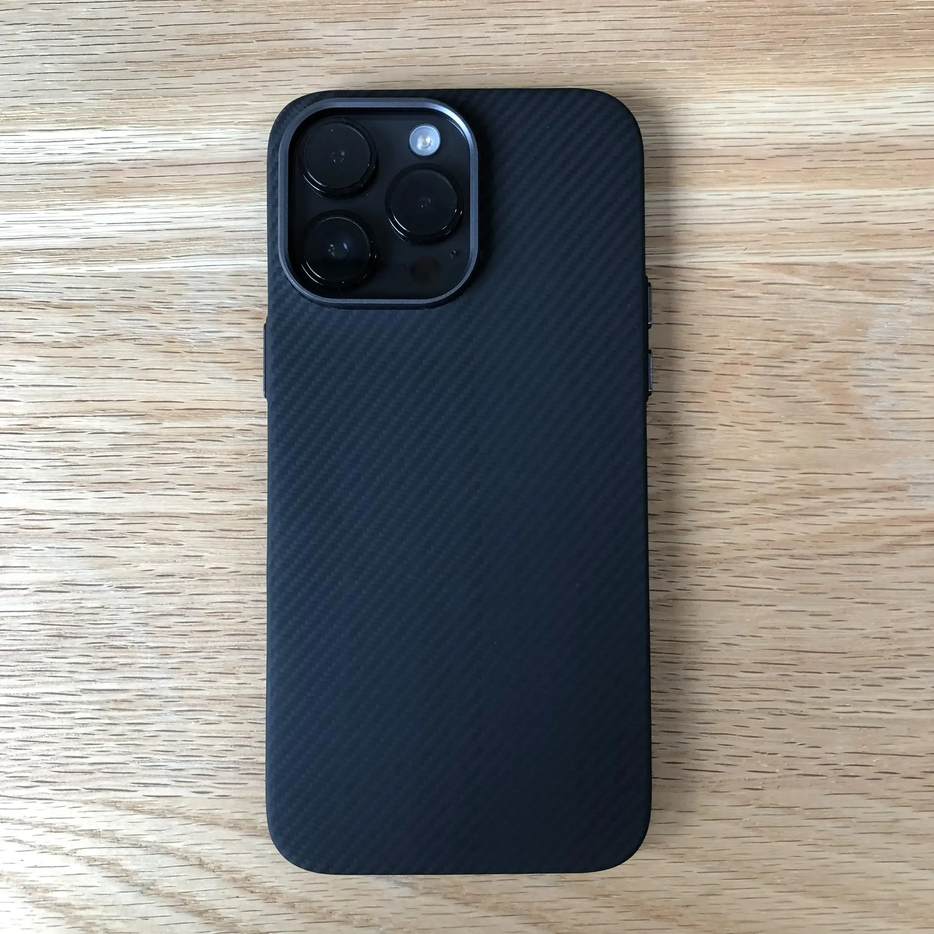 Чехол HKSN для Apple iPhone 14 Pro Max, кевлар, Арамид, углеродное волокно, Беспроводная зарядка, защита от царапин, легкий, магнитный, нескользящий 07
Чехол HKSN для Apple iPhone 14 Pro Max, кевлар, Арамид, углеродное волокно, Беспроводная зарядка, защита от царапин, легкий, магнитный, нескользящий 07