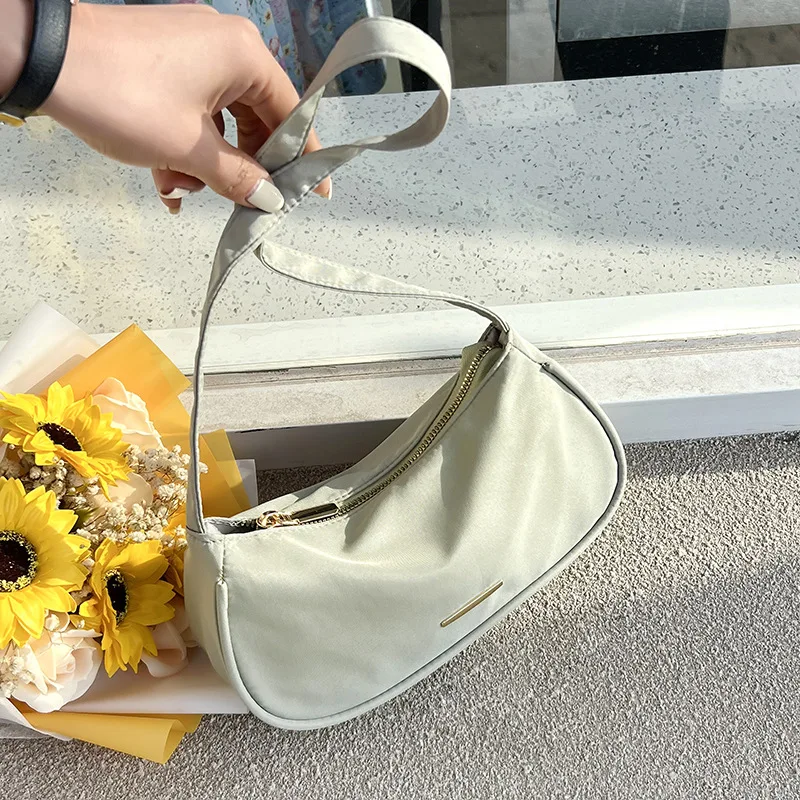 New Women's Fashion Handbags Retro Solid Color Nylon Shoulder Underarm Bag Casual Women Hobos Handbags
New Women's Fashion Handbags Retro Solid Color Nylon Shoulder Underarm Bag Casual Women Hobos Handbags