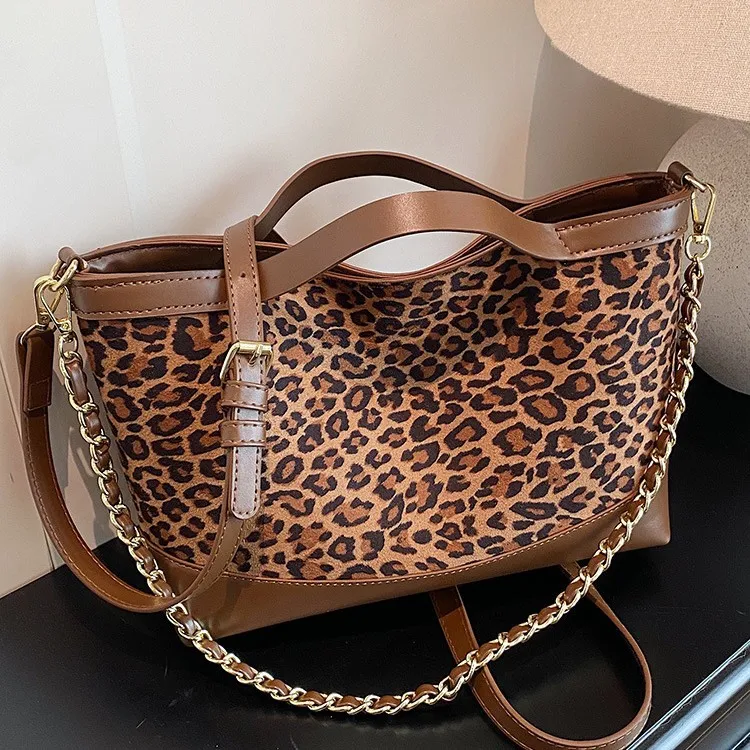 2025 Matte Bucket Bag, Vintage Shoulder Purse for Women, Commuter Crossbody Tote, Minimalist Day-to-Night Bag, Textured Sling
2025 Matte Bucket Bag, Vintage Shoulder Purse for Women, Commuter Crossbody Tote, Minimalist Day-to-Night Bag, Textured Sling