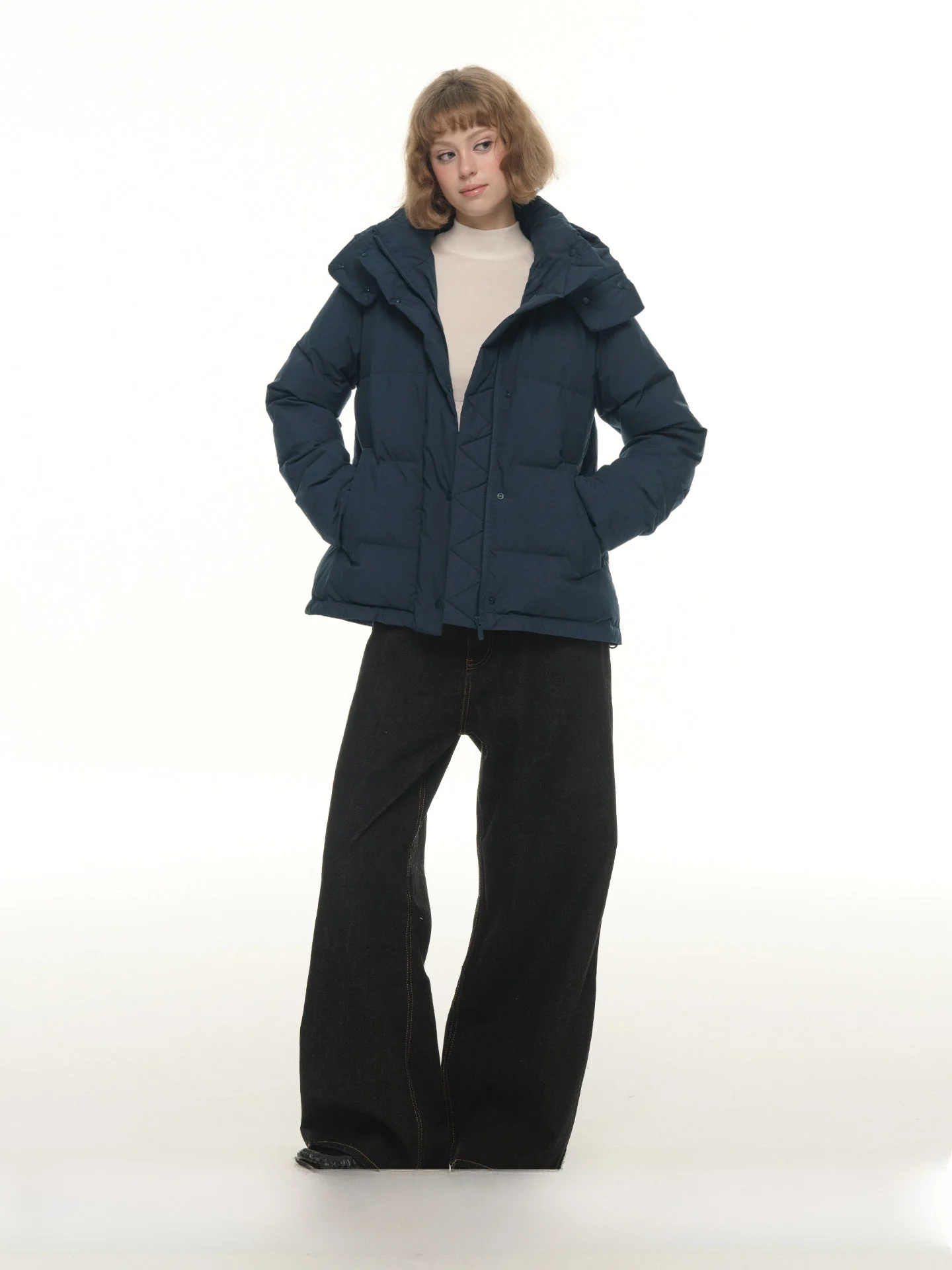 Женская утепленная куртка-пуховик UNRETRO белого цвета с длинными рукавами, воротником-стойкой, теплая зимняя куртка из ветрозащитной ткани
Женская утепленная куртка-пуховик UNRETRO белого цвета с длинными рукавами, воротником-стойкой, теплая зимняя куртка из ветрозащитной ткани