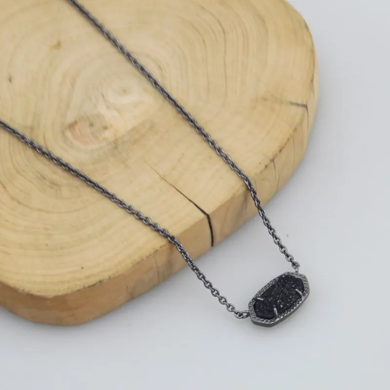 KS European and American New Elegant and Elegant High-end Romantic Unique Retro Natural Gray Agate Crystal Women's Necklace
KS European and American New Elegant and Elegant High-end Romantic Unique Retro Natural Gray Agate Crystal Women's Necklace