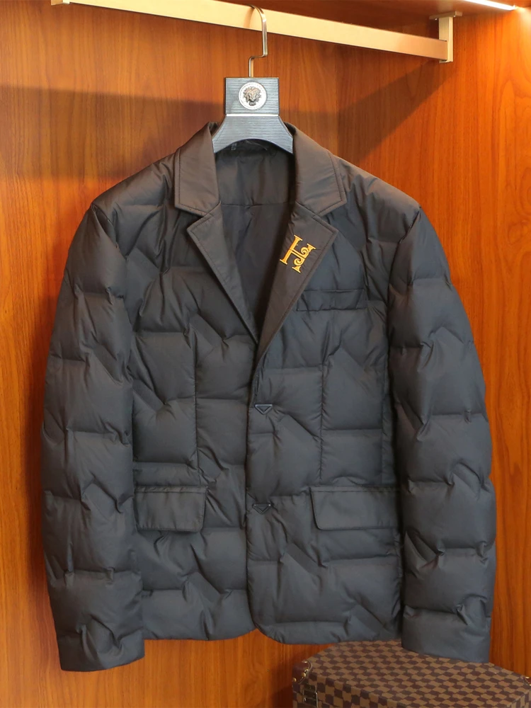 Мужская стеганая зимняя куртка Ele: повседневная, приталенная, с отложным воротником, с вышивкой, модная уличная одежда
Мужская стеганая зимняя куртка Ele: повседневная, приталенная, с отложным воротником, с вышивкой, модная уличная одежда