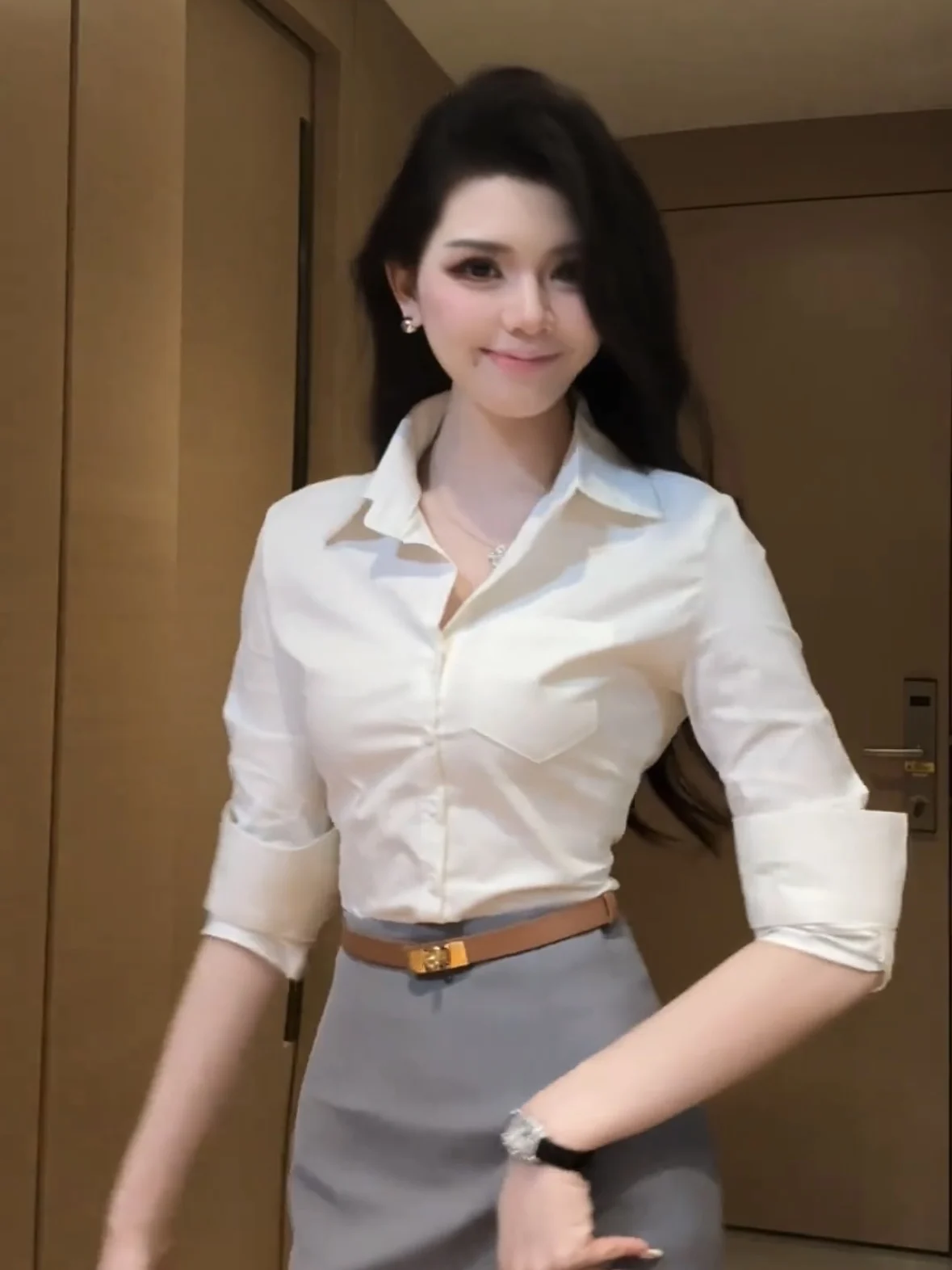 Slim Fit Long Sleeve Neck Shirt for Women Spring Autumn Design Korean Style Commute Pure Color Button up Trendy Top
Slim Fit Long Sleeve Neck Shirt for Women Spring Autumn Design Korean Style Commute Pure Color Button up Trendy Top