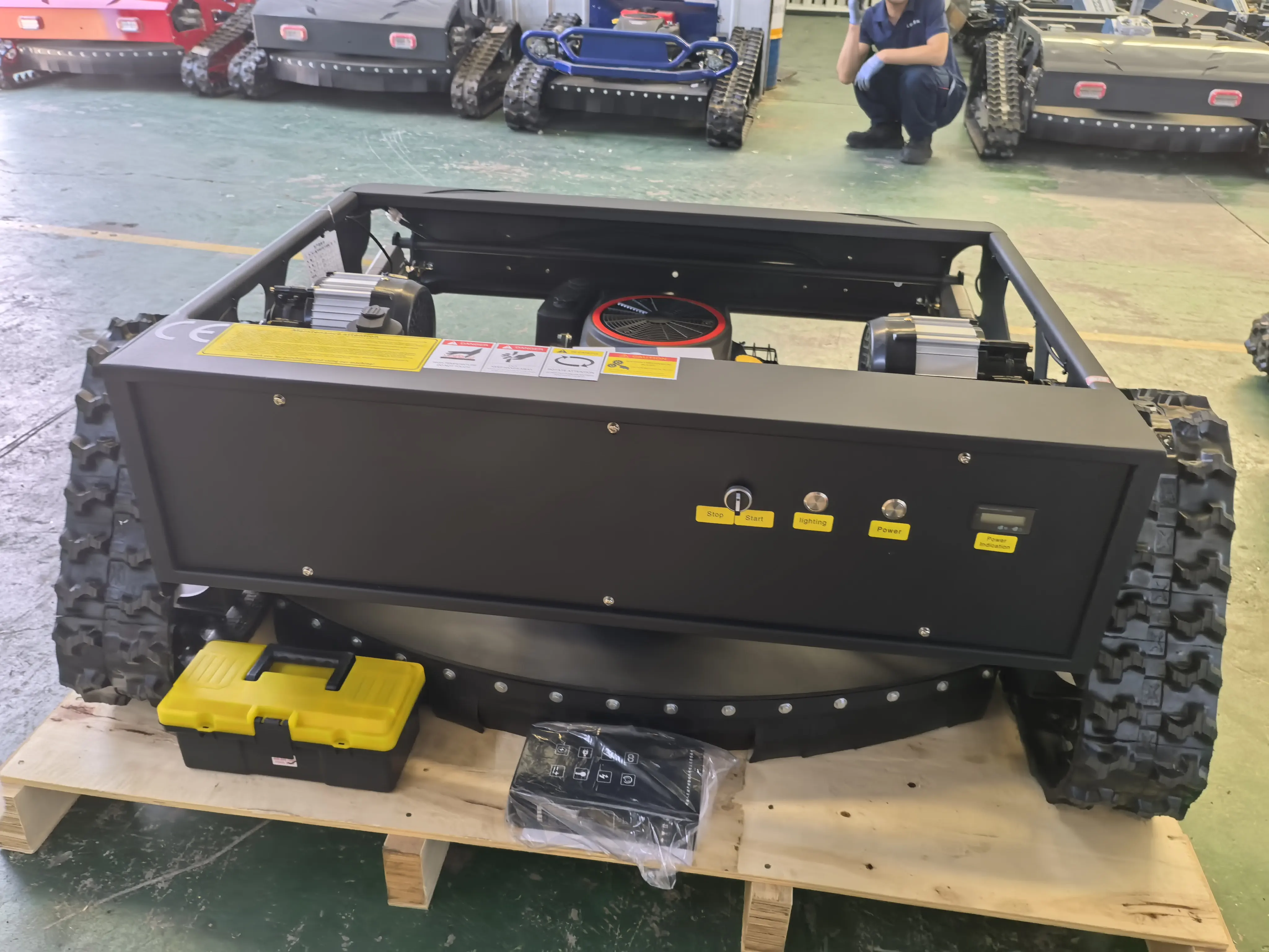 Customized Robust Industrial-GradeTracked Lawn mower16HP Intelligent Slope Capability 60° 80-100cm Cutting
Customized Robust Industrial-GradeTracked Lawn mower16HP Intelligent Slope Capability 60° 80-100cm Cutting