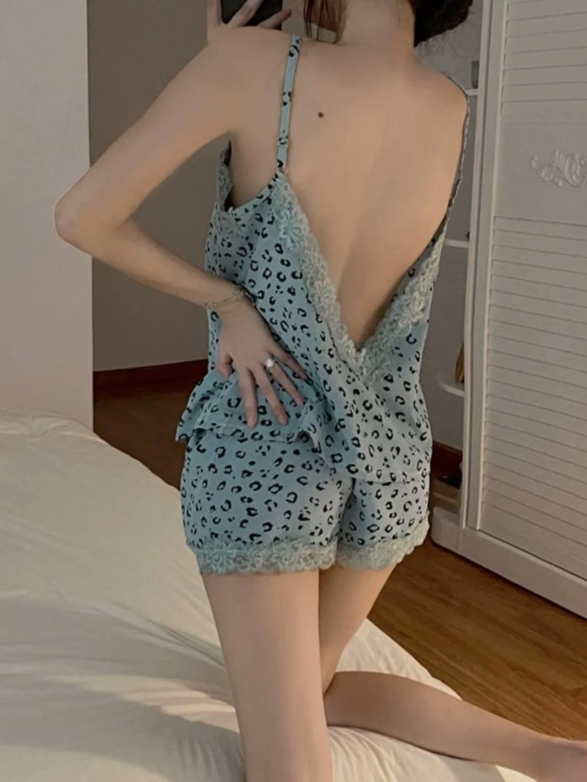 plus Size Summer Sleepwear Set Sexy Backless Lace Splicing Strap Top Shorts Women's Ins Style Casual Sportswear Polyester
plus Size Summer Sleepwear Set Sexy Backless Lace Splicing Strap Top Shorts Women's Ins Style Casual Sportswear Polyester