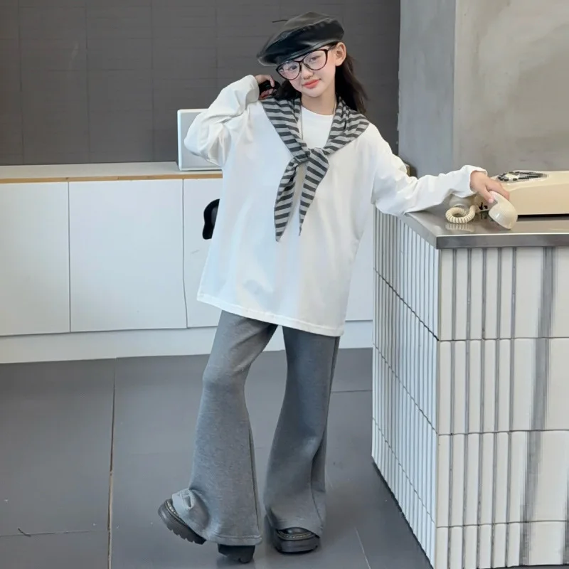 Корейский детский комплект для девочек, футболка с круглым вырезом и длинными рукавами + полосатая шаль + однотонные брюки, детский костюм из 3 предметов для девочек, школьная одежда для девочек 
Корейский детский комплект для девочек, футболка с круглым вырезом и длинными рукавами + полосатая шаль + однотонные брюки, детский костюм из 3 предметов для девочек, школьная одежда для девочек