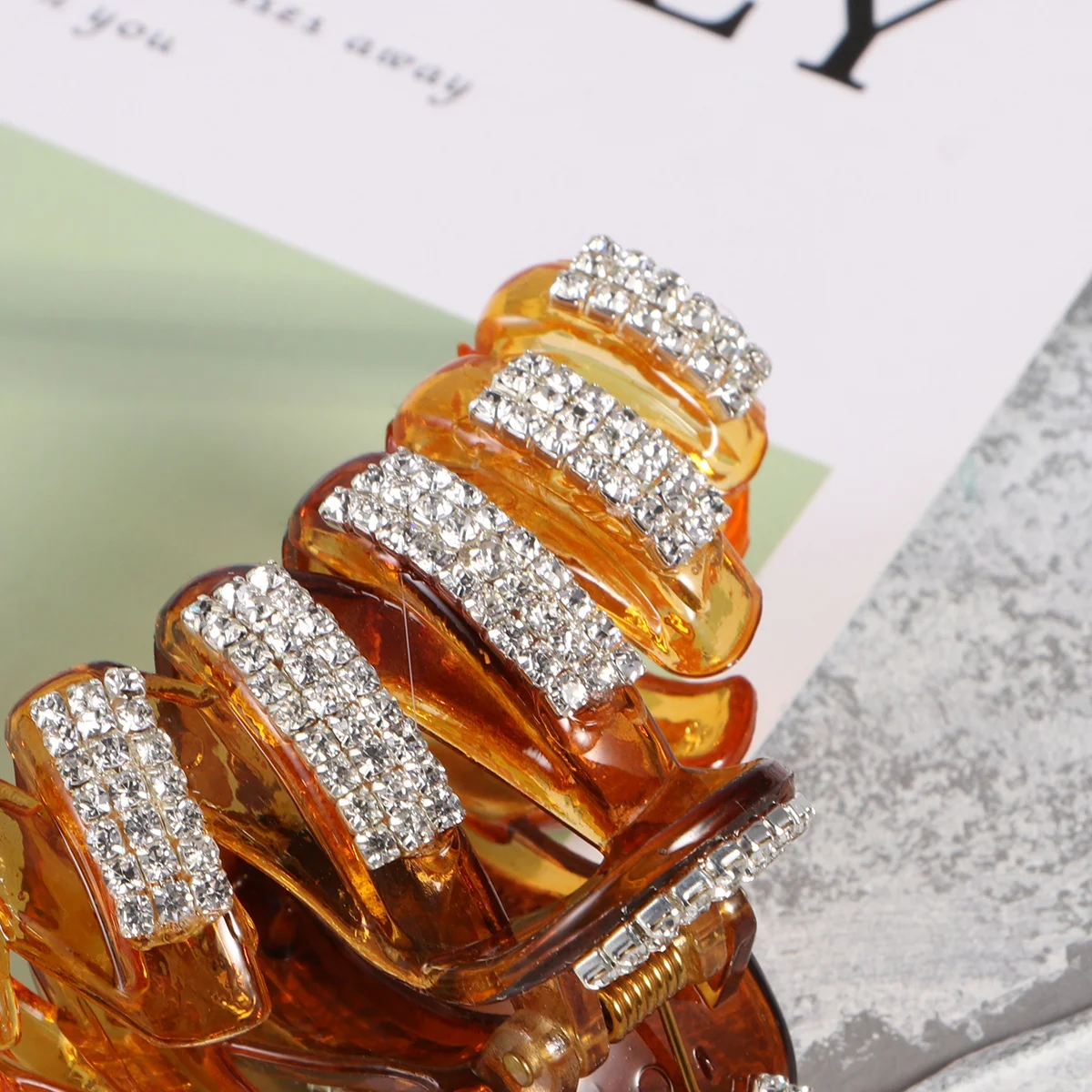 Large Rhinestones Acrylic Clips Coffee Color Strong Hold Hair Claw For Women Styling Tool Durable Hair Clamps Salon Hairdressing
Large Rhinestones Acrylic Clips Coffee Color Strong Hold Hair Claw For Women Styling Tool Durable Hair Clamps Salon Hairdressing