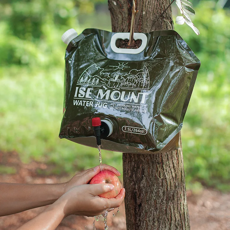 Outdoor portable water bag 7.5L Large capacity water bag with faucet Foldable portable water bag PET material
Outdoor portable water bag 7.5L Large capacity water bag with faucet Foldable portable water bag PET material