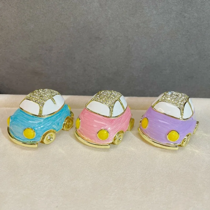 Simple European style small ornaments enamel jewelry boxes creative handicrafts home decoration boxes small car ornaments
Simple European style small ornaments enamel jewelry boxes creative handicrafts home decoration boxes small car ornaments