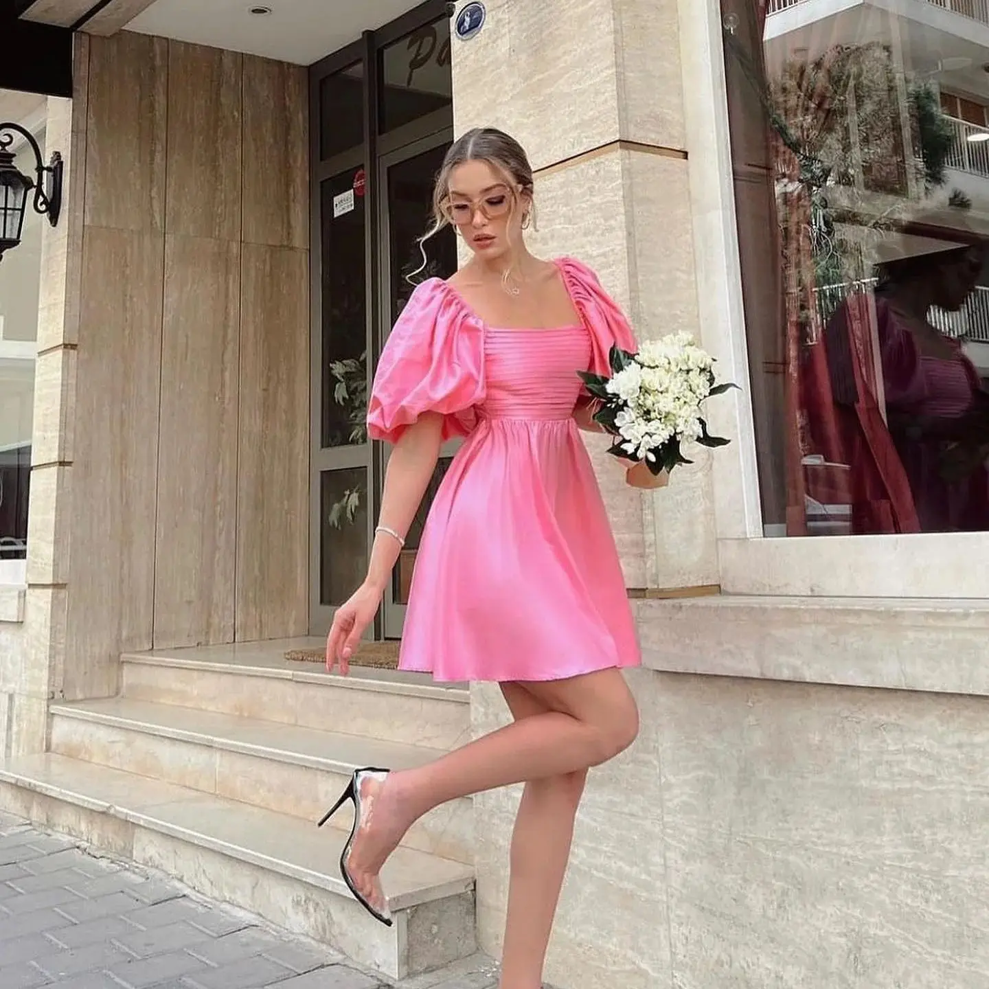 Charming Pink Cocktail Dresses Simple Sequare Collar Mini Prom Gowns Stain Ruffled Short Customized Wedding Guest Skirts
Charming Pink Cocktail Dresses Simple Sequare Collar Mini Prom Gowns Stain Ruffled Short Customized Wedding Guest Skirts