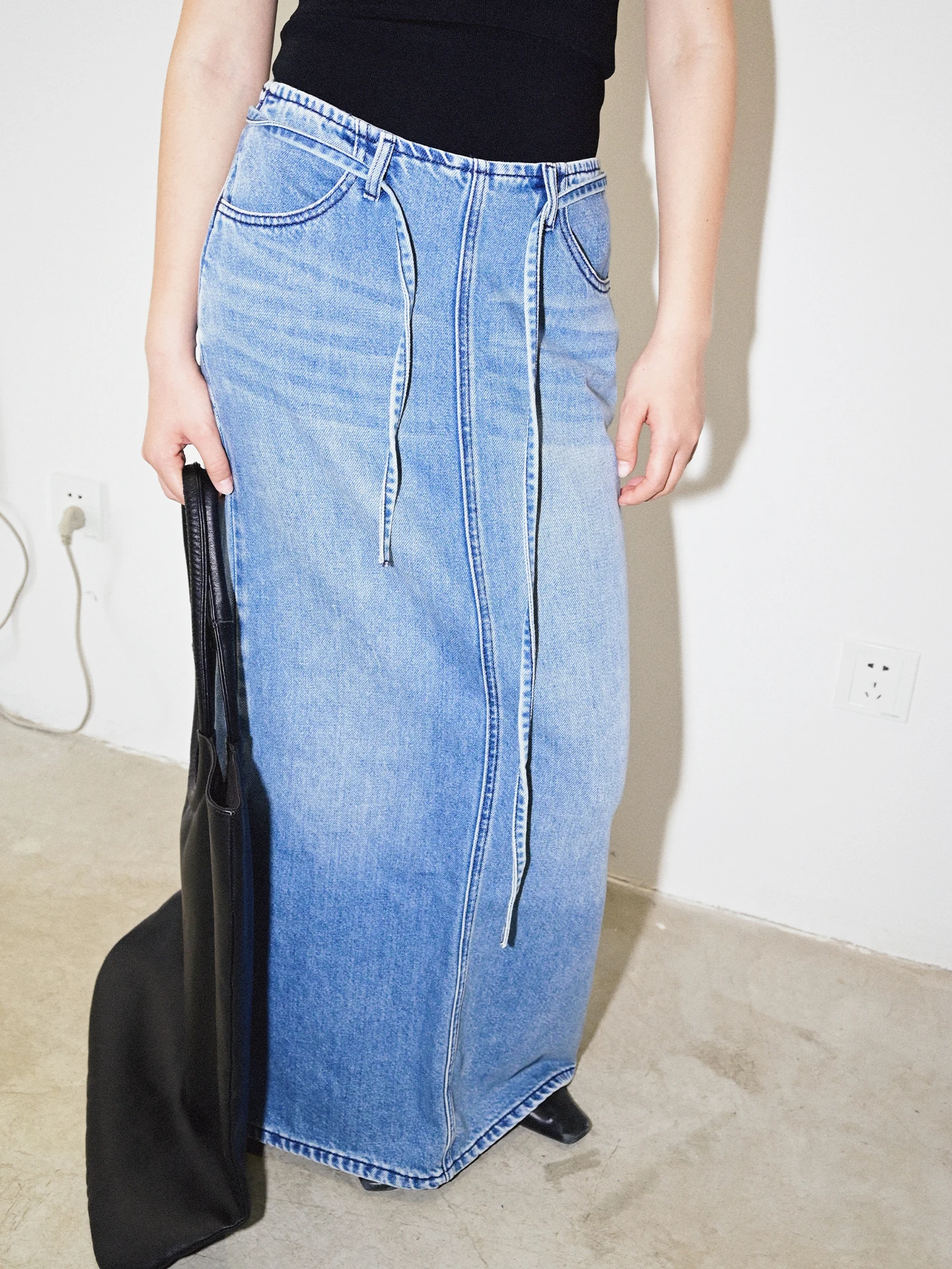 Джинсовая юбка Blue Studios 026 с высокой талией, повседневная, синяя, длинная, прямого кроя, весна 2026
Джинсовая юбка Blue Studios 026 с высокой талией, повседневная, синяя, длинная, прямого кроя, весна 2026