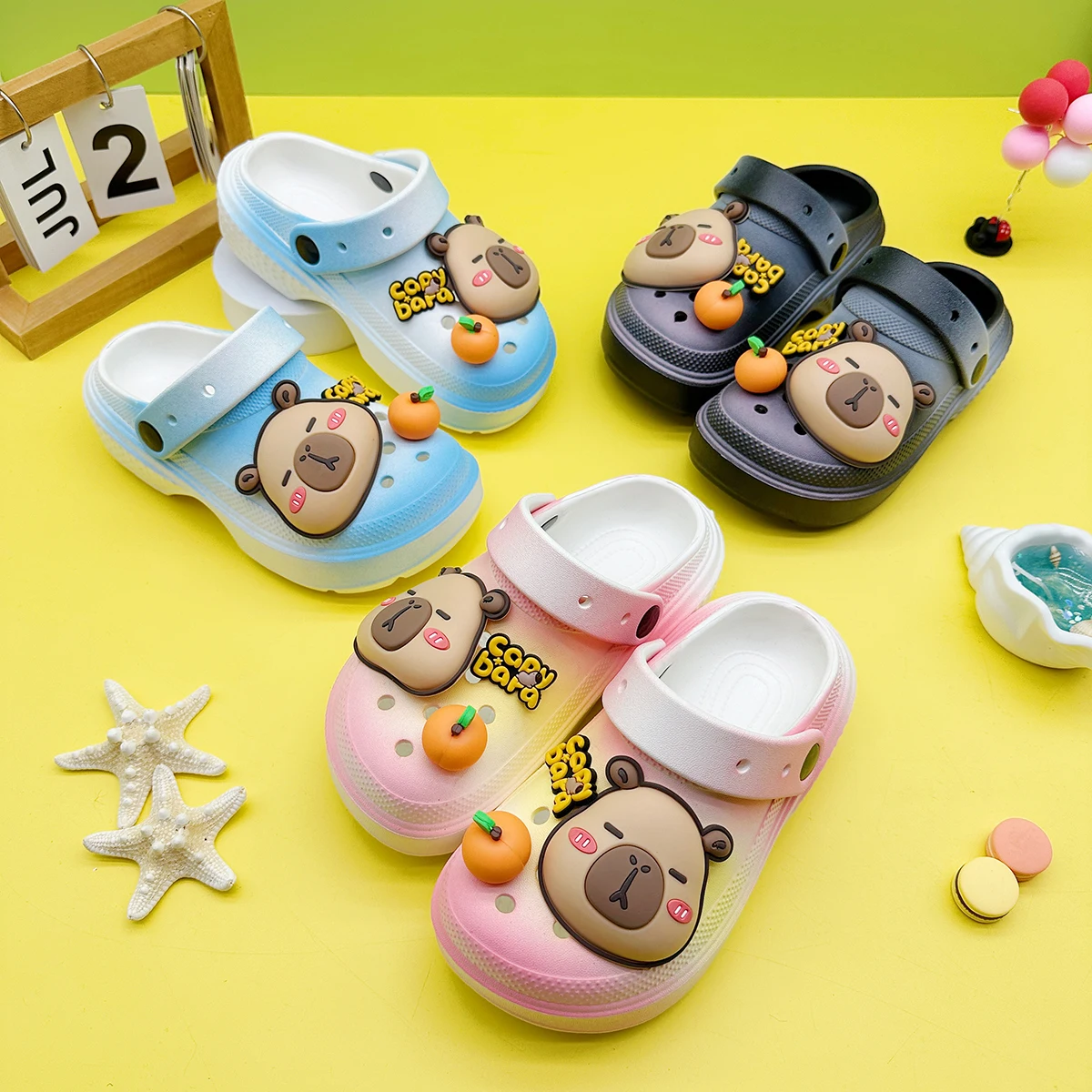 Summer New Versatile Slippers for Boys and Girls Cartoon Big-Head Kapibara Clogs Soft-Soled Non-Slip Toe-Cap Sandals 2310
Summer New Versatile Slippers for Boys and Girls Cartoon Big-Head Kapibara Clogs Soft-Soled Non-Slip Toe-Cap Sandals 2310