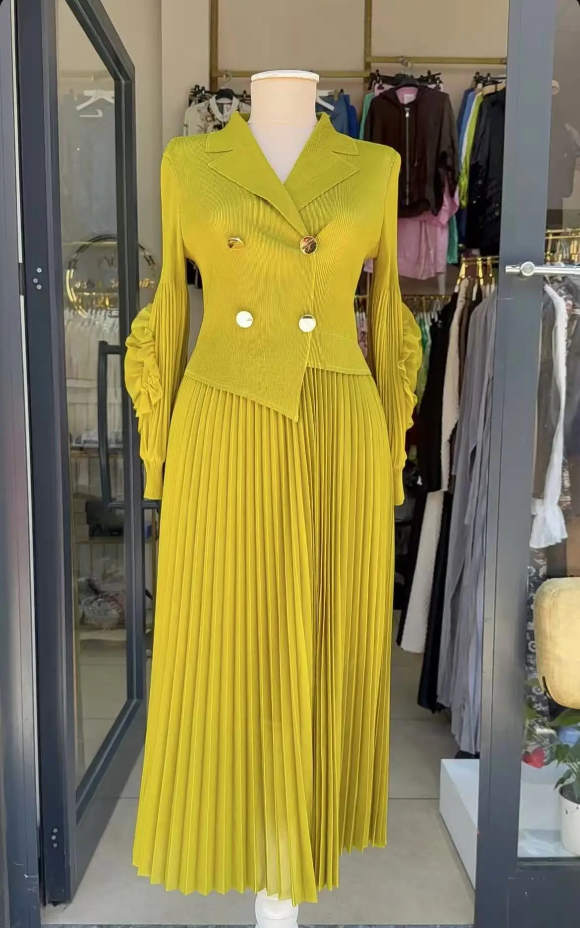 Miyake Women's Clothing Autumn Winter New Pleated Dress 2025 New Suit Collar Temperament Commuter Pleated Skirt Long Dress Women
Miyake Women's Clothing Autumn Winter New Pleated Dress 2025 New Suit Collar Temperament Commuter Pleated Skirt Long Dress Women