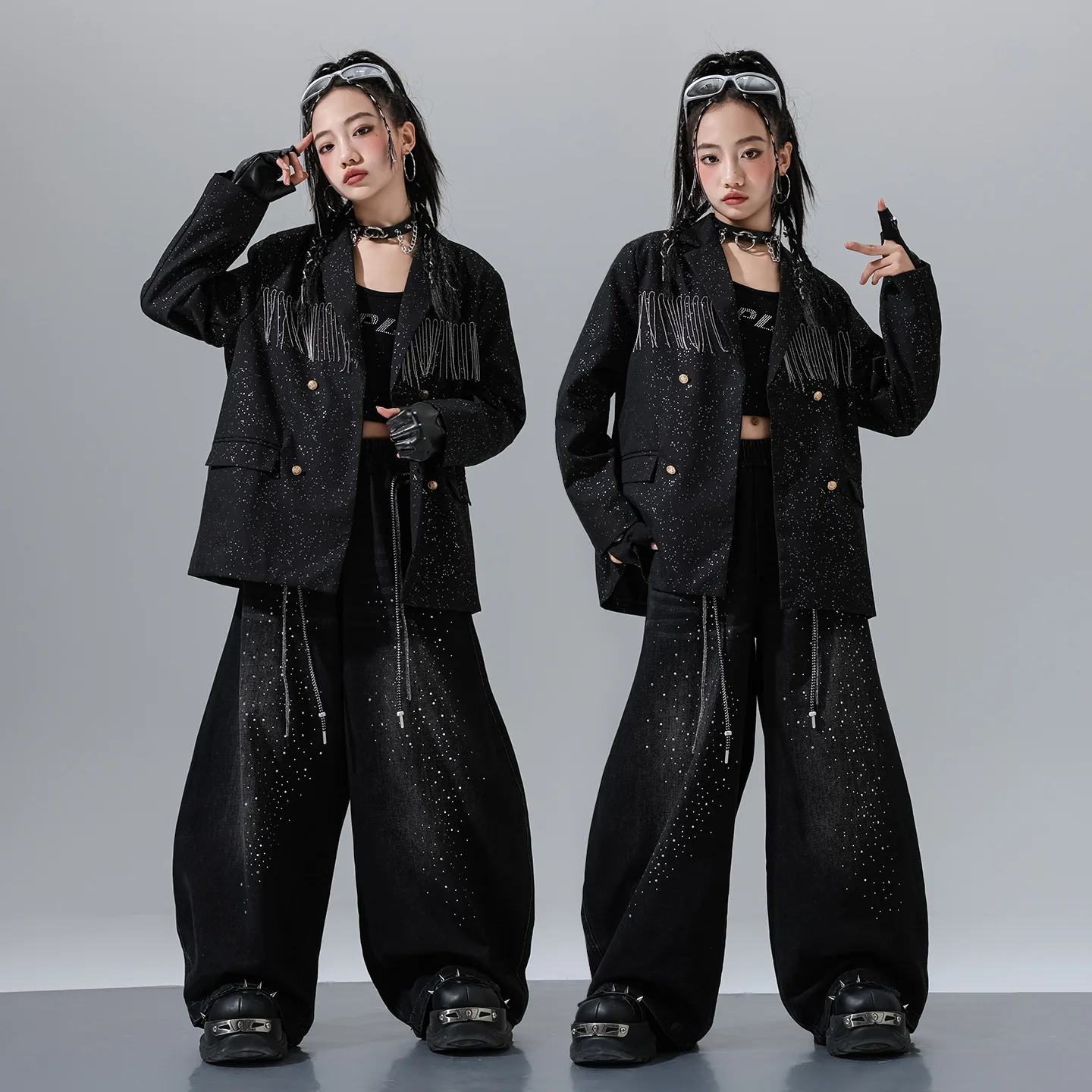 Детский джазовый модный костюм с бахромой: пиджак и джинсы, комплект для выступлений, джинсовый костюм для сценических шоу, брюки, костюм для выступлений
Детский джазовый модный костюм с бахромой: пиджак и джинсы, комплект для выступлений, джинсовый костюм для сценических шоу, брюки, костюм для выступлений