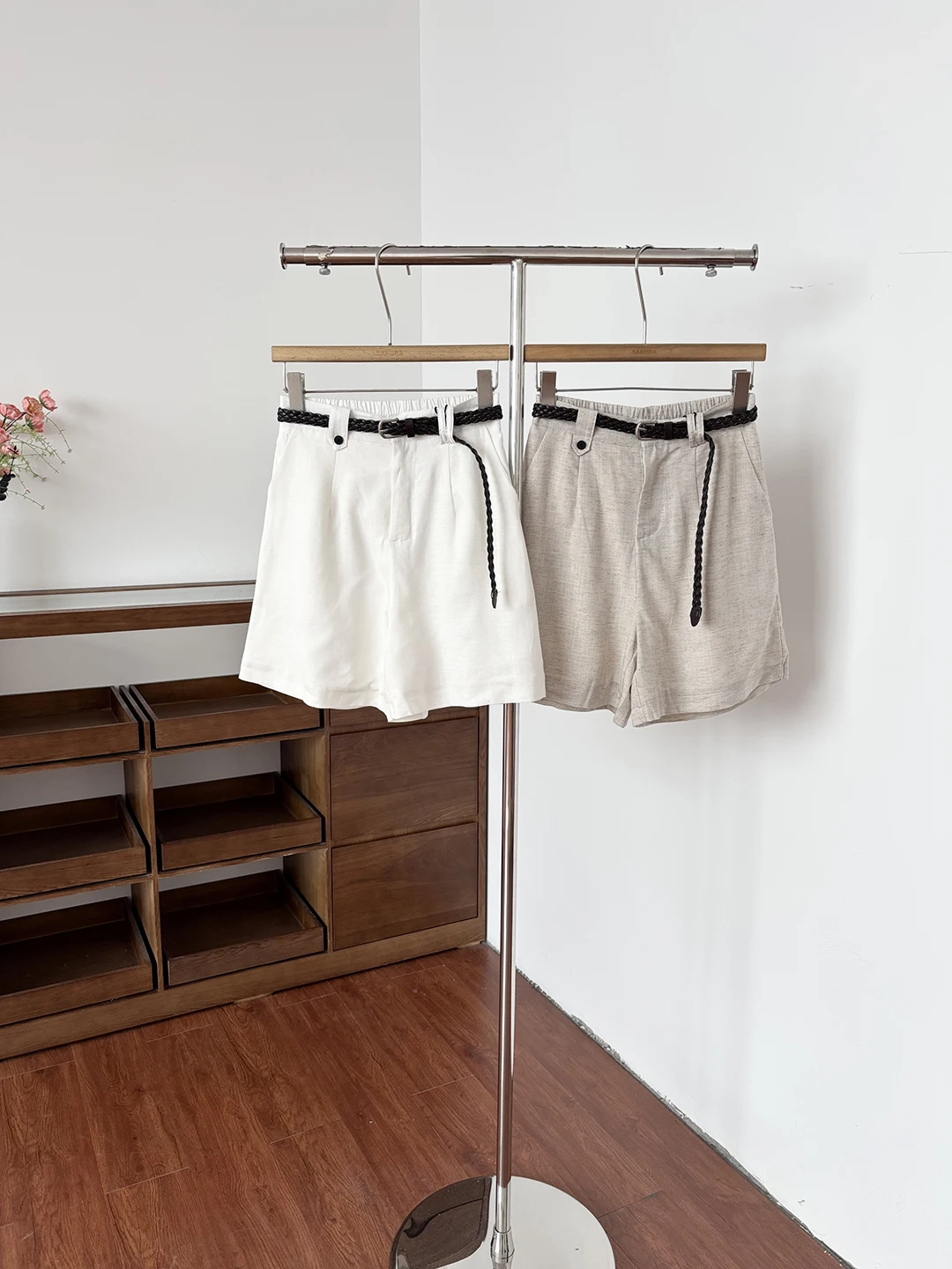 Summer 2026 Women's Versatile Pure Color Suit Casual Wide Leg Pants Loose Linen Shorts High Waist Polyester Fiber Commute Style
Summer 2026 Women's Versatile Pure Color Suit Casual Wide Leg Pants Loose Linen Shorts High Waist Polyester Fiber Commute Style