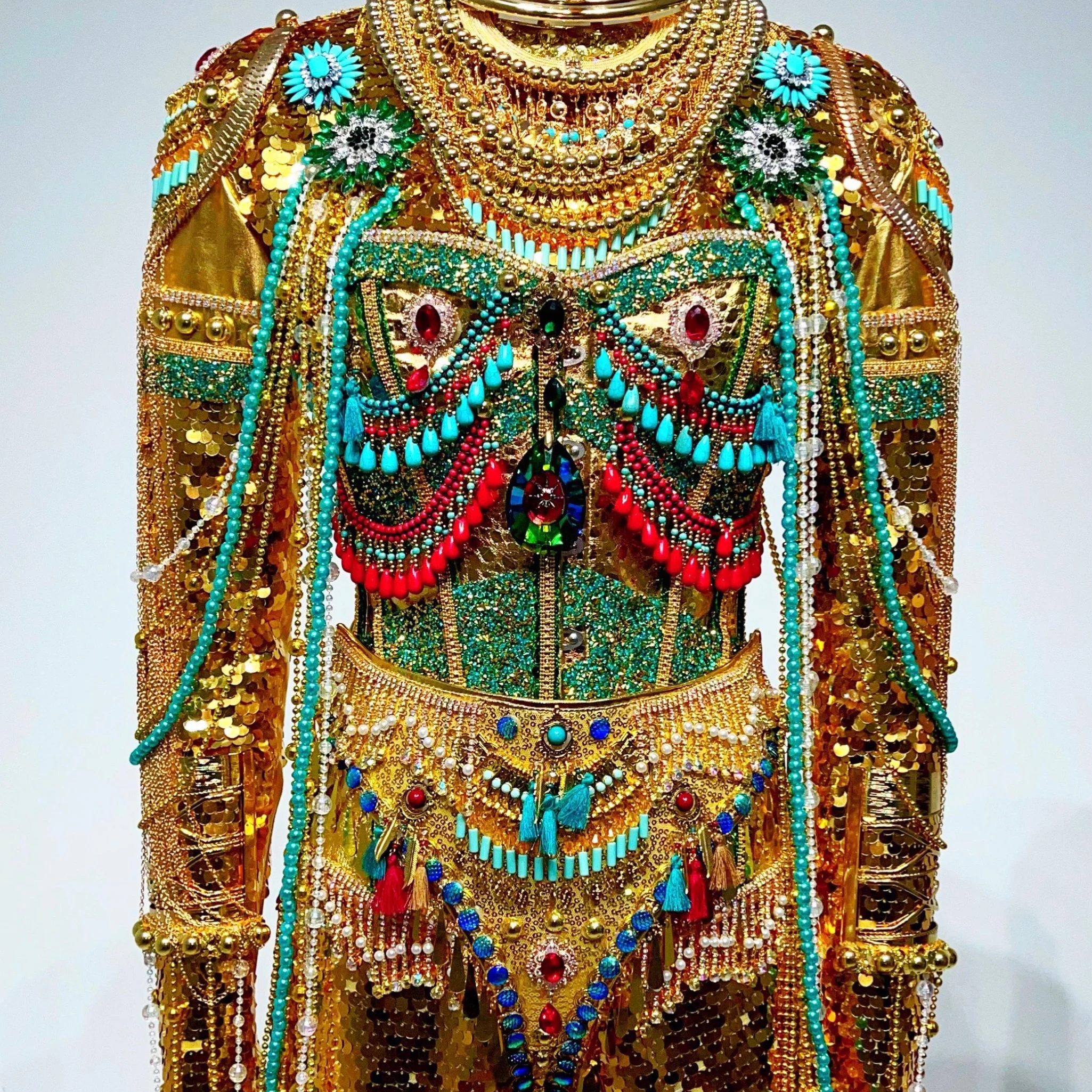 New Luxury sexy banshee Cosplay clothing golden metal chain shiny colorful full Rhinestone nightclub showgirl dance sta
New Luxury sexy banshee Cosplay clothing golden metal chain shiny colorful full Rhinestone nightclub showgirl dance sta