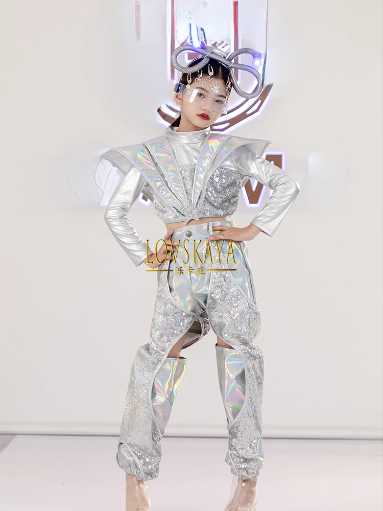 Cool Personality Models Fashion Show K-pop Urban Dance Girl Clothes High-end Children Catwalk Costumes
Cool Personality Models Fashion Show K-pop Urban Dance Girl Clothes High-end Children Catwalk Costumes
