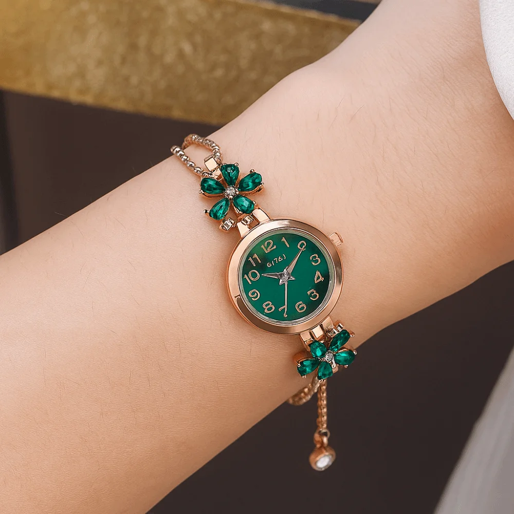 Elegant Women's Bracelet Watch Flower Quartz Wristwatch Exquisite Ladies Business Watches Double Layered Chain Portable
Elegant Women's Bracelet Watch Flower Quartz Wristwatch Exquisite Ladies Business Watches Double Layered Chain Portable