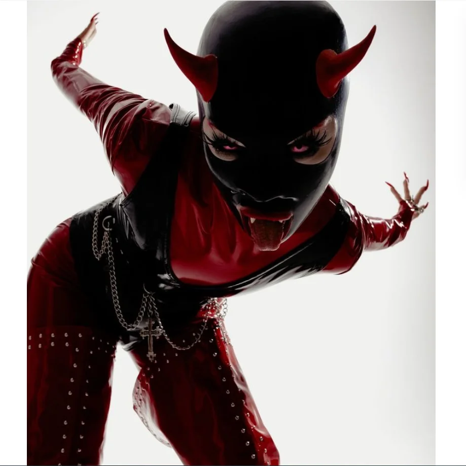 2025 хит продаж, новый GOGO, оригинальный дизайн, ночной клуб, бар, модное платье для выступлений, черная маска дьявола, кожаный халат, вечерние шоу yj026
2025 хит продаж, новый GOGO, оригинальный дизайн, ночной клуб, бар, модное платье для выступлений, черная маска дьявола, кожаный халат, вечерние шоу yj026