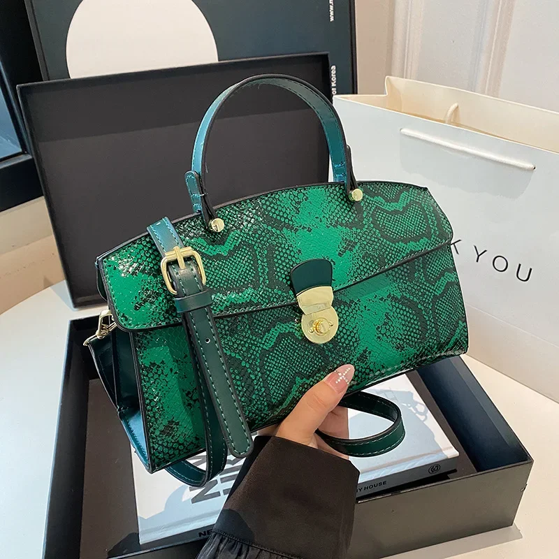 Large Capacity Tote Bag for Women, Retro Versatile Handbag, Crossbody Bag, PU, Fashion
Large Capacity Tote Bag for Women, Retro Versatile Handbag, Crossbody Bag, PU, Fashion