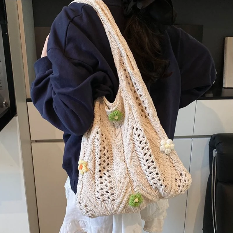 Женские сумки на плечо из полой ткани, большая вместимость, простые женские сумки с цветком, лидер продаж 2025, мягкие дорожные сумки 
Женские сумки на плечо из полой ткани, большая вместимость, простые женские сумки с цветком, лидер продаж 2025, мягкие дорожные сумки