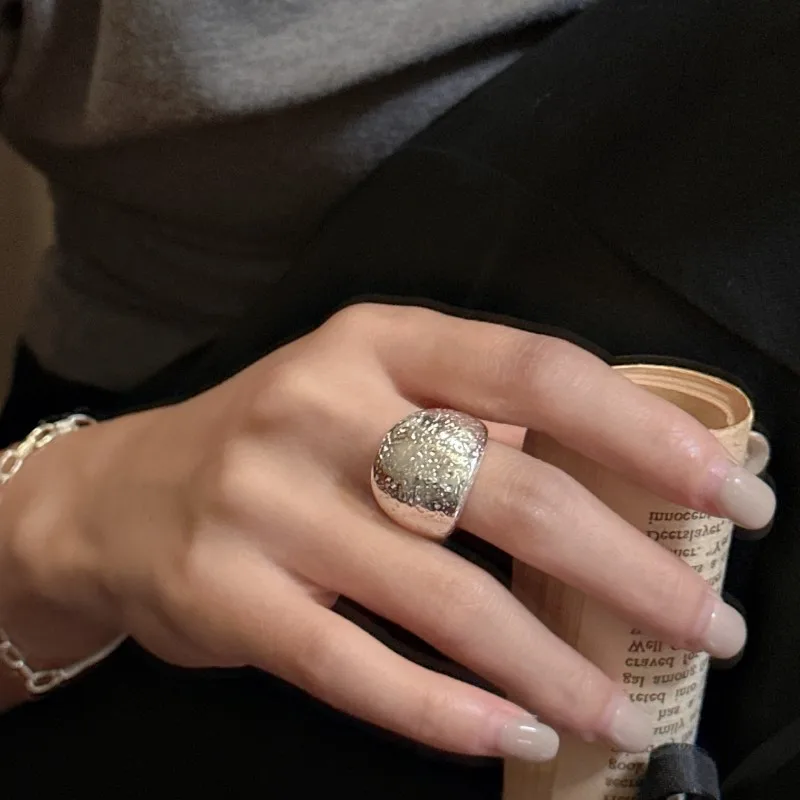 S925 Sterling Silver Simple Arc Ring With Korean Minority Design Korean Texture Wedding Engagement Gift Wholesale Silver Jewelry
S925 Sterling Silver Simple Arc Ring With Korean Minority Design Korean Texture Wedding Engagement Gift Wholesale Silver Jewelry