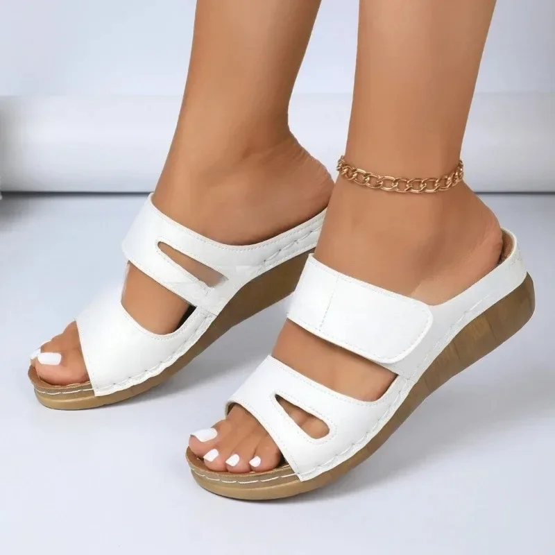 Summer Thick Bottom Slope and Beach Slippers Large Women's Summer Outerwear Slippers Fashion Breathable Women Shoes
Summer Thick Bottom Slope and Beach Slippers Large Women's Summer Outerwear Slippers Fashion Breathable Women Shoes