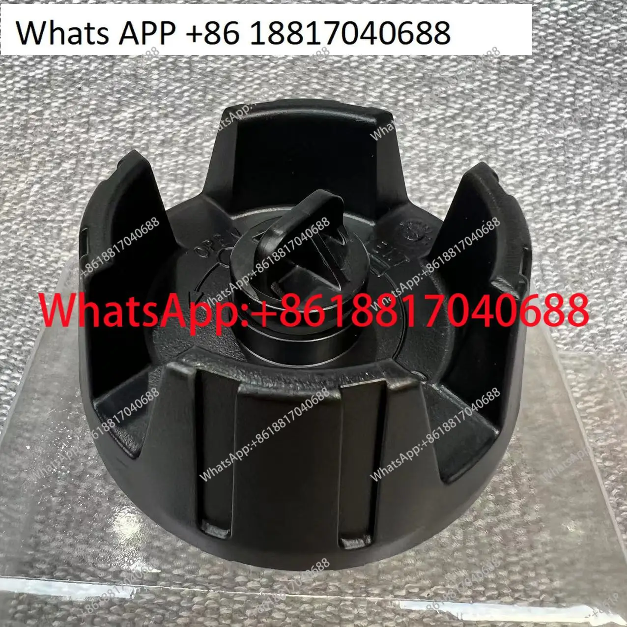 Original imported fuel tank cover outboard machine plastic fuel tank cover spare motor boat yacht universal
Original imported fuel tank cover outboard machine plastic fuel tank cover spare motor boat yacht universal