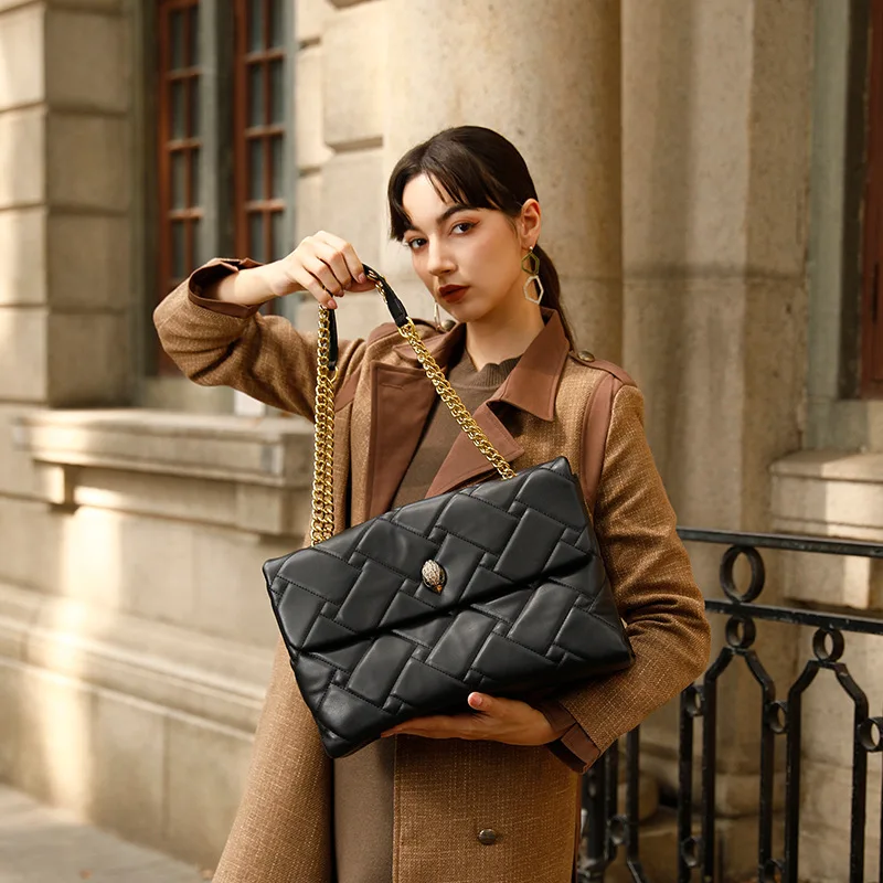 High-Quality Women's Black Checkerboard Bag, Eagle Head Detail, Chain Shoulder Bag
High-Quality Women's Black Checkerboard Bag, Eagle Head Detail, Chain Shoulder Bag