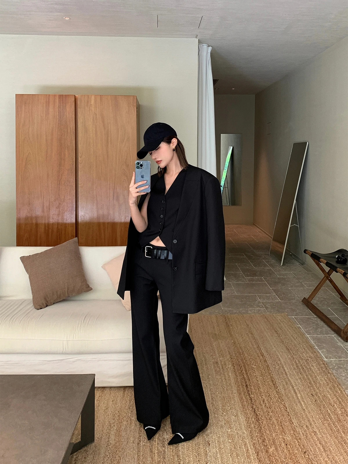 Fashionable Three-Piece Set for Women Left Side 2024 Spring Summer New Style Old Money Style Suit Jacket Vest Casual Pants
Fashionable Three-Piece Set for Women Left Side 2024 Spring Summer New Style Old Money Style Suit Jacket Vest Casual Pants