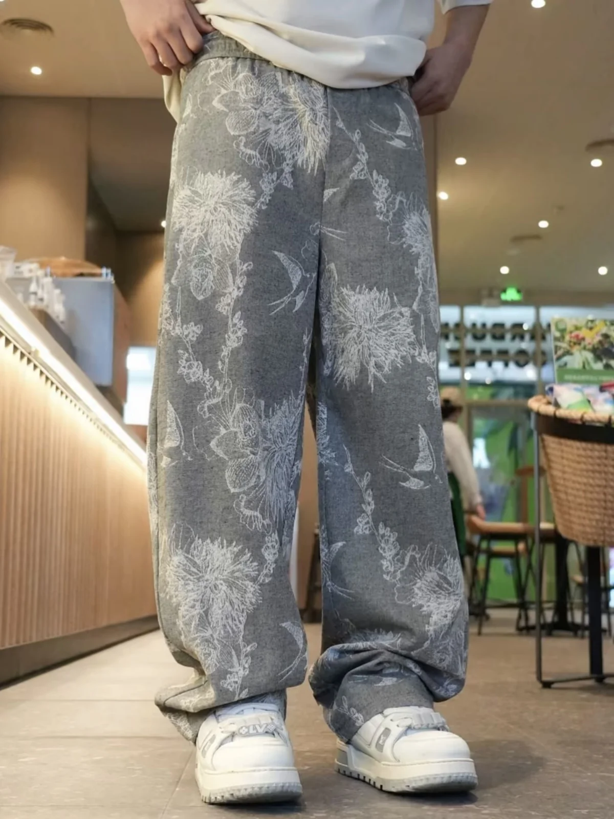 Новые весенние мужские брюки в американском ретро-стиле с цветочным принтом, широкие, модные, свободные, прямые, повседневные, дышащие, из хлопка и полиэстера
Новые весенние мужские брюки в американском ретро-стиле с цветочным принтом, широкие, модные, свободные, прямые, повседневные, дышащие, из хлопка и полиэстера