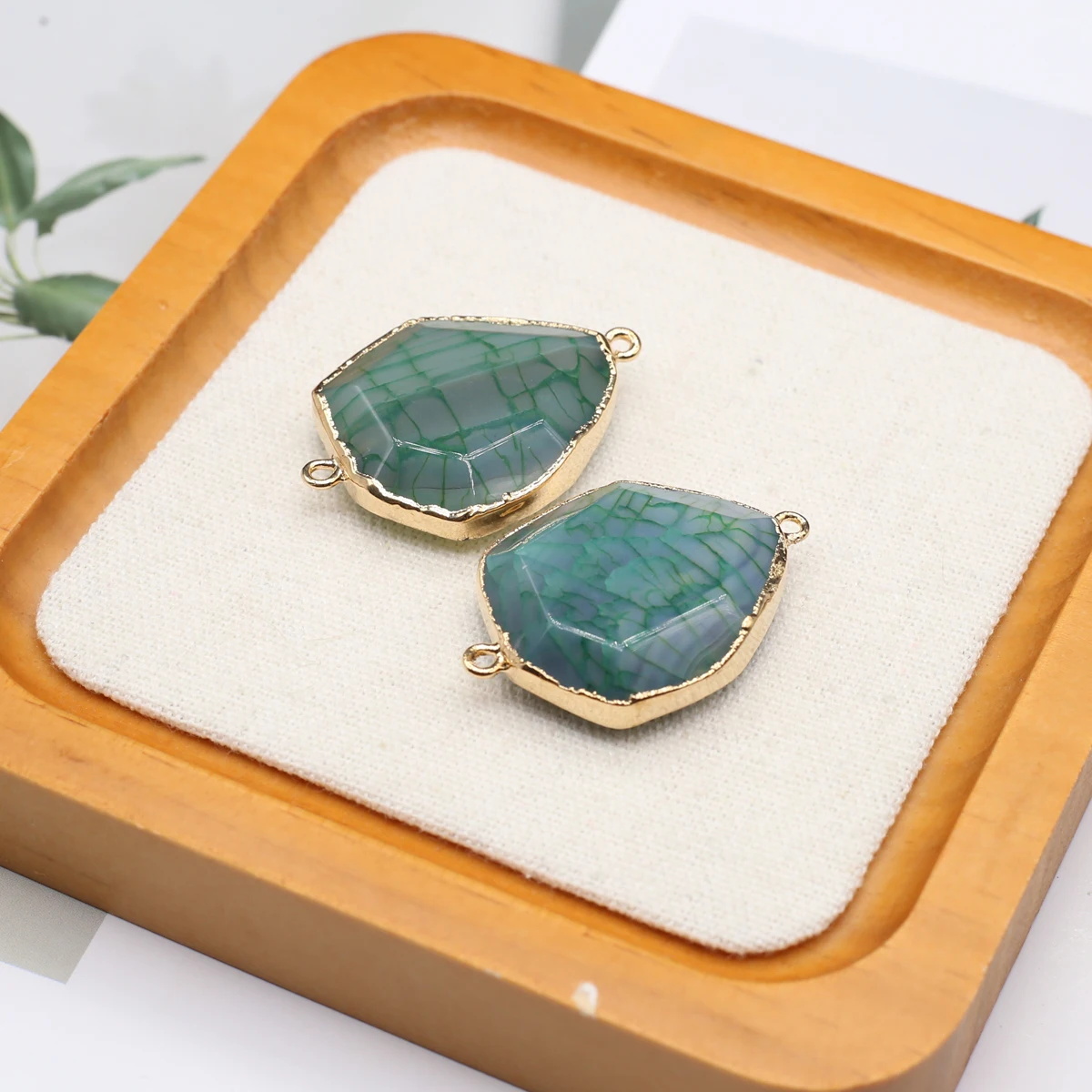 Natural Stone Connectors Green Agate Charms for DIY Women Men Necklace Jewelry Making Accessories 25x37mm
Natural Stone Connectors Green Agate Charms for DIY Women Men Necklace Jewelry Making Accessories 25x37mm